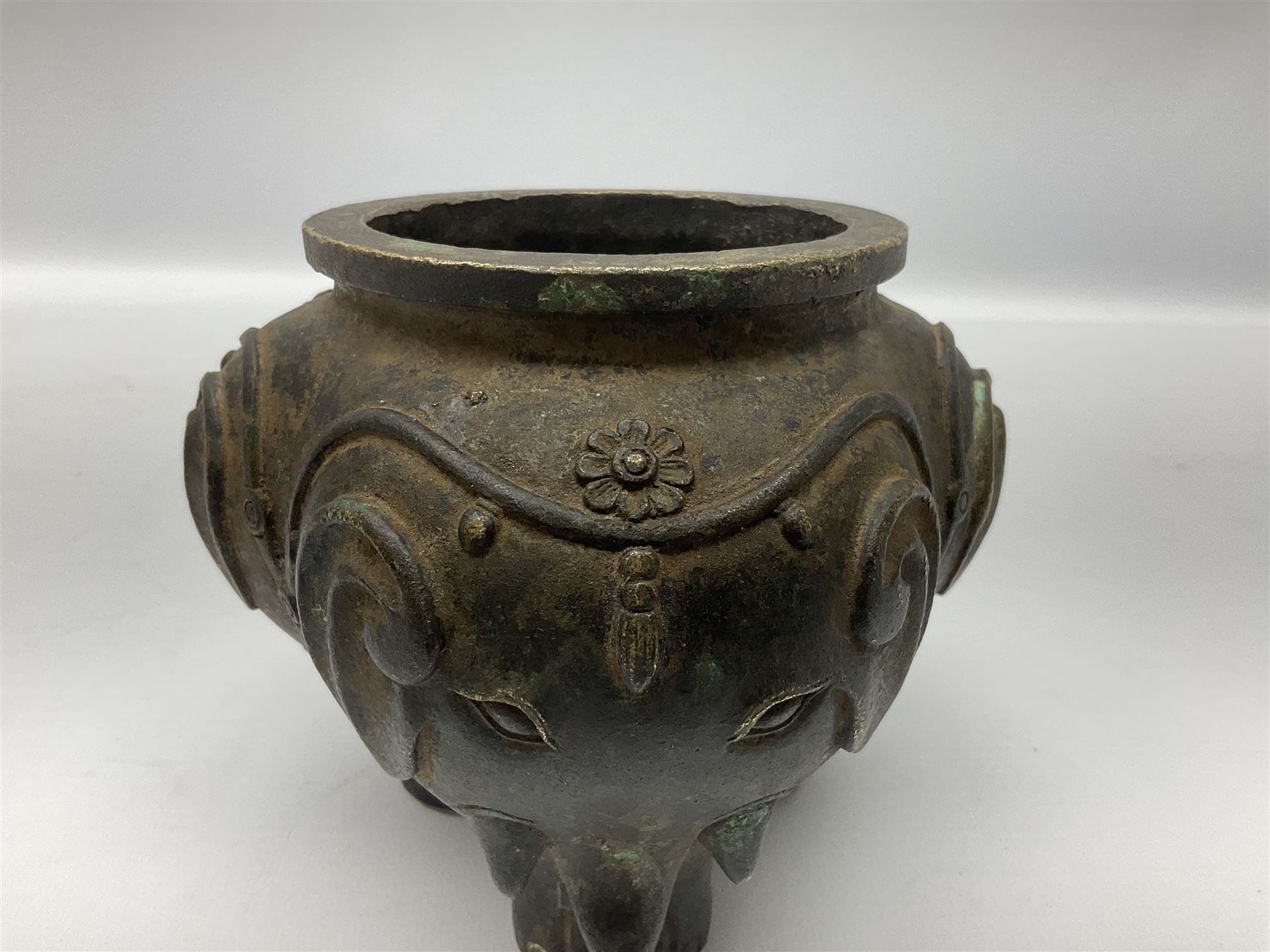 Chinese Qing dynasty bronze elephant censer - Image 8 of 13