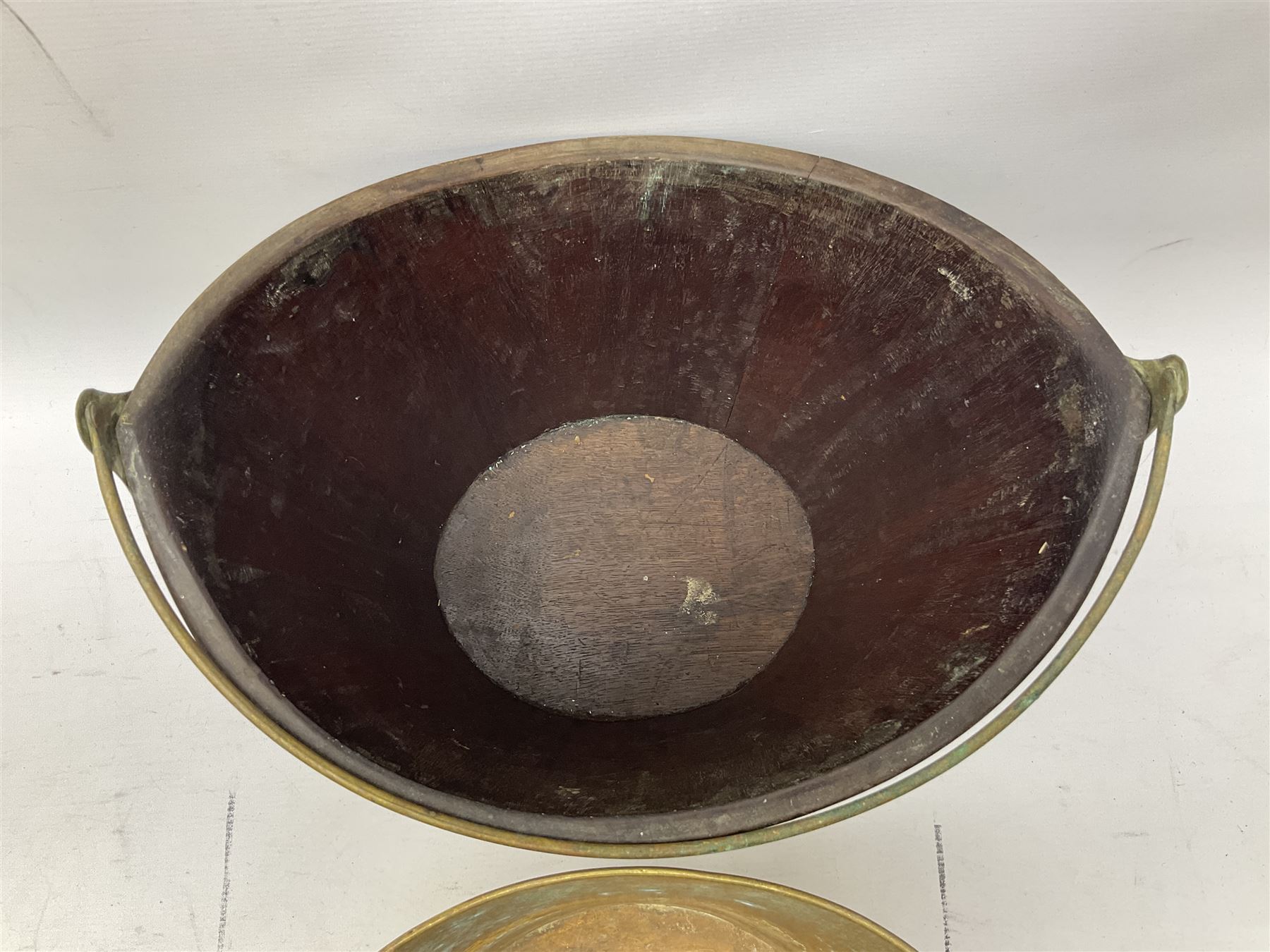 Georgian brass banded mahogany coal bucket - Image 3 of 5
