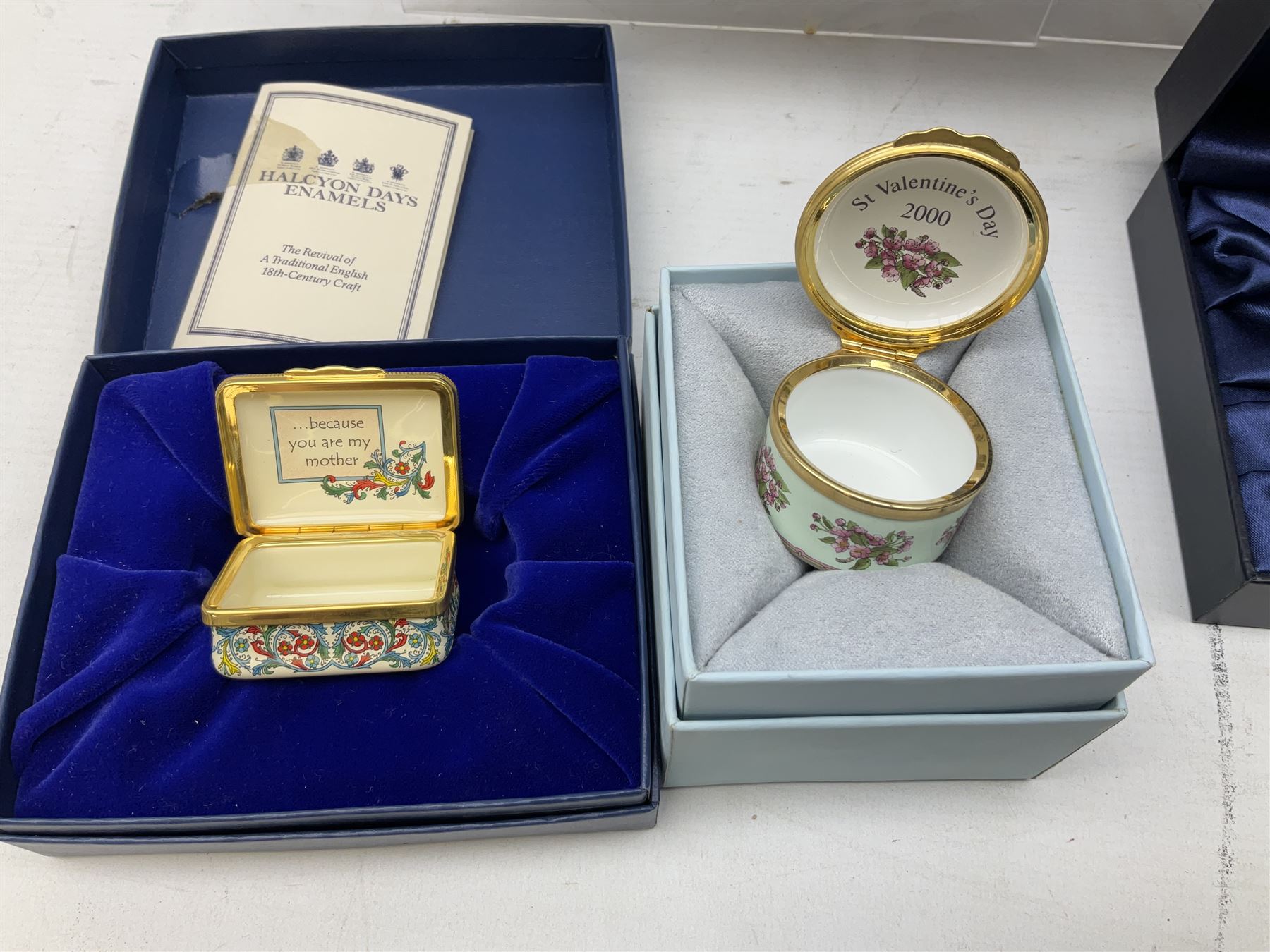 Group of Halcyon Days enamel boxes - Image 2 of 8