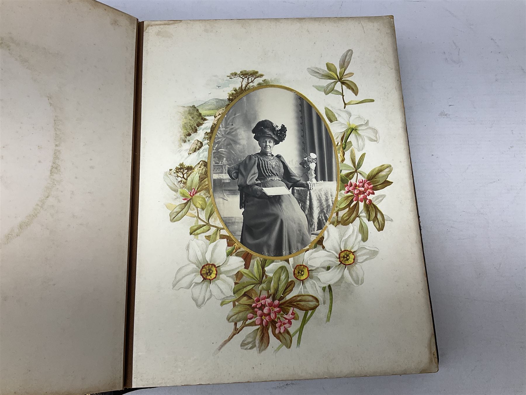 Victorian photograph musical album - Image 5 of 9