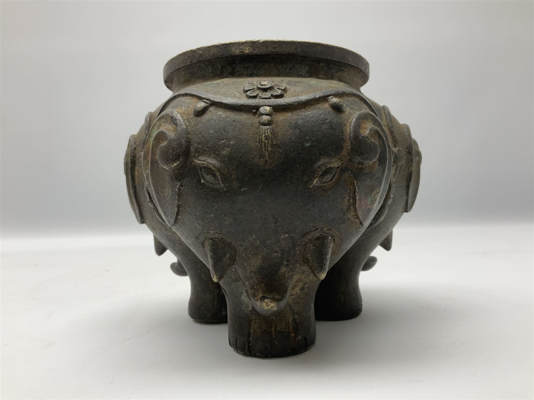Chinese Qing dynasty bronze elephant censer - Image 5 of 13