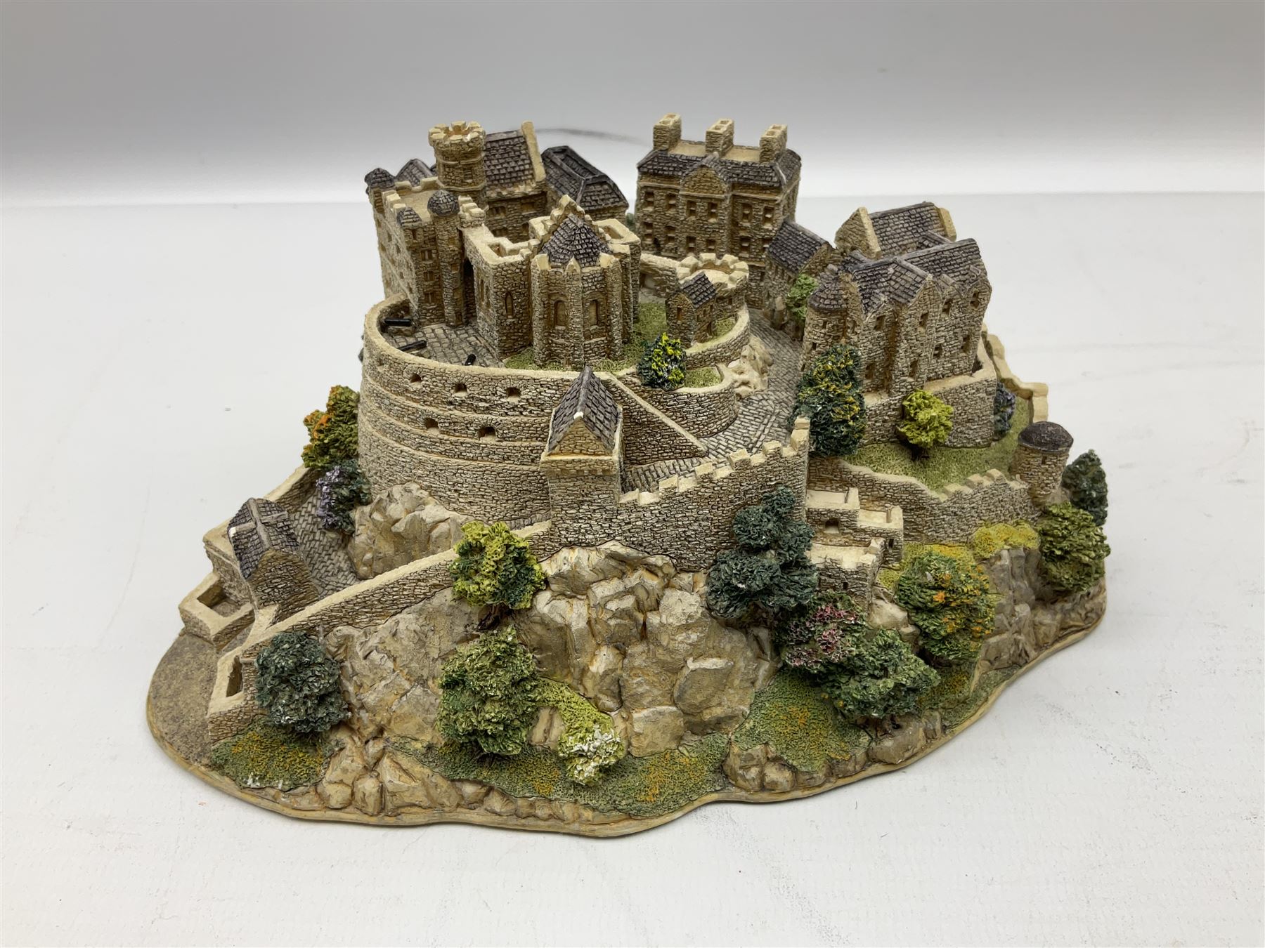 Thirteen Lilliput Lane models to include 'The King's Arms' - Image 8 of 9