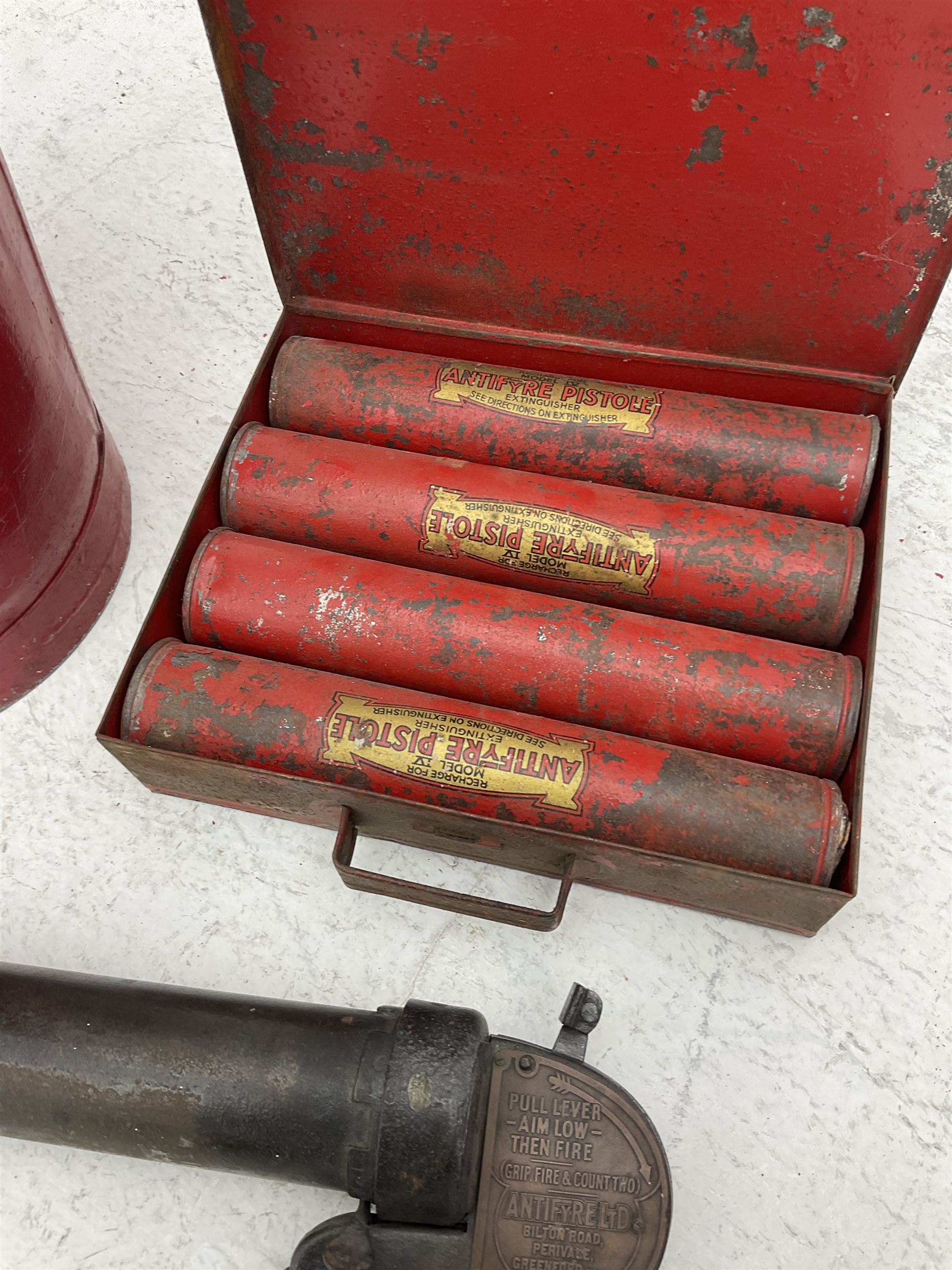 Antifyre Pistole fire extinguisher grenade launcher together with four cartridges (one lacking conte - Image 3 of 4