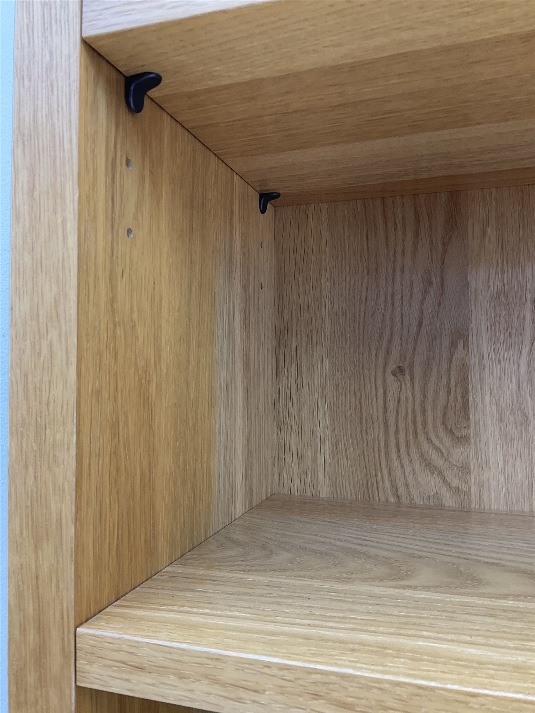 Light oak open bookcase - Image 3 of 4
