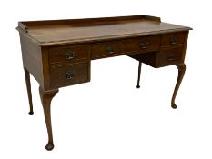 Early 20th century walnut Queen Anne style kneehole desk / dressing table