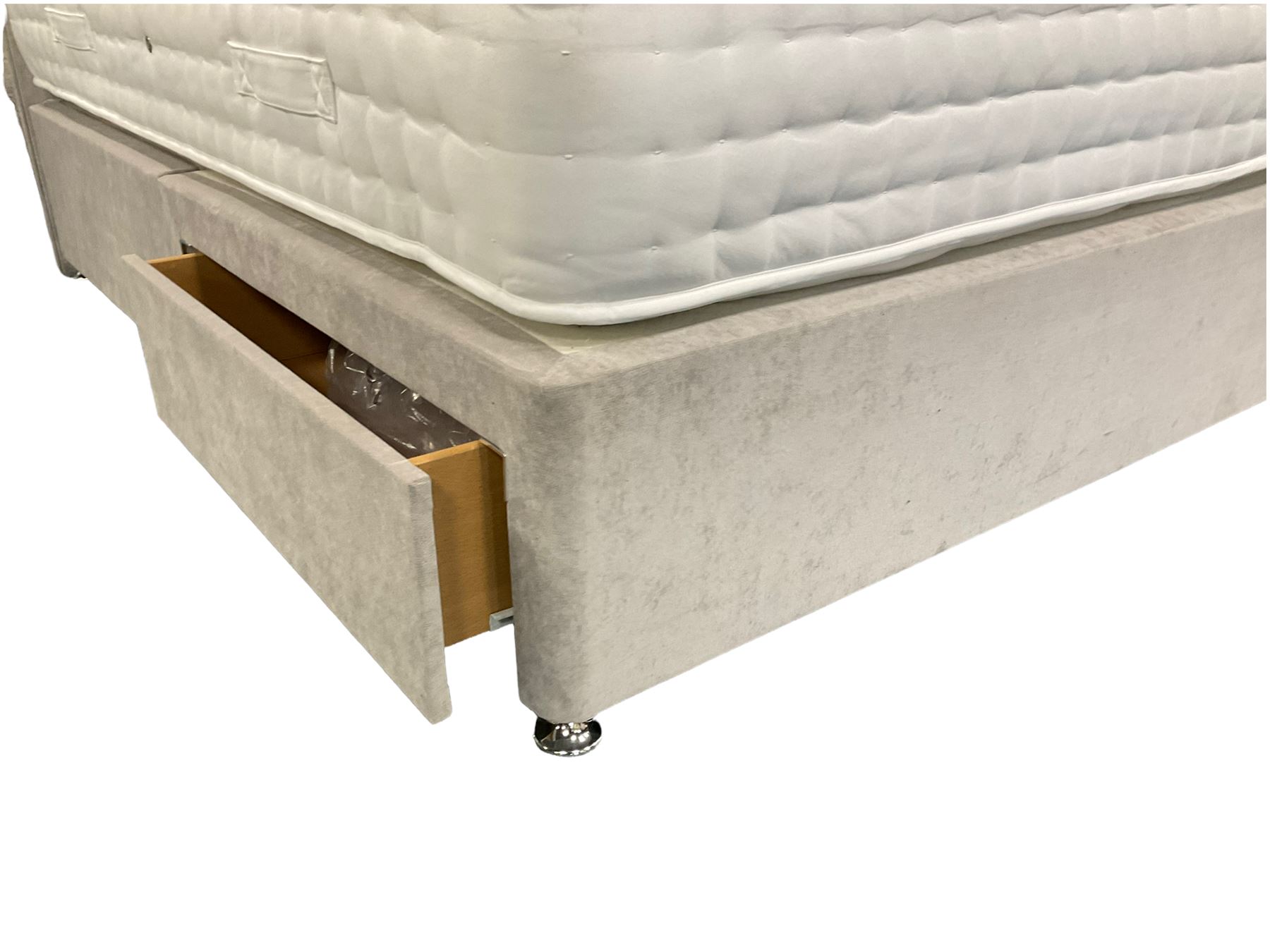 Highgrove - 4' 6' standard divan bed with headboard - Image 4 of 5