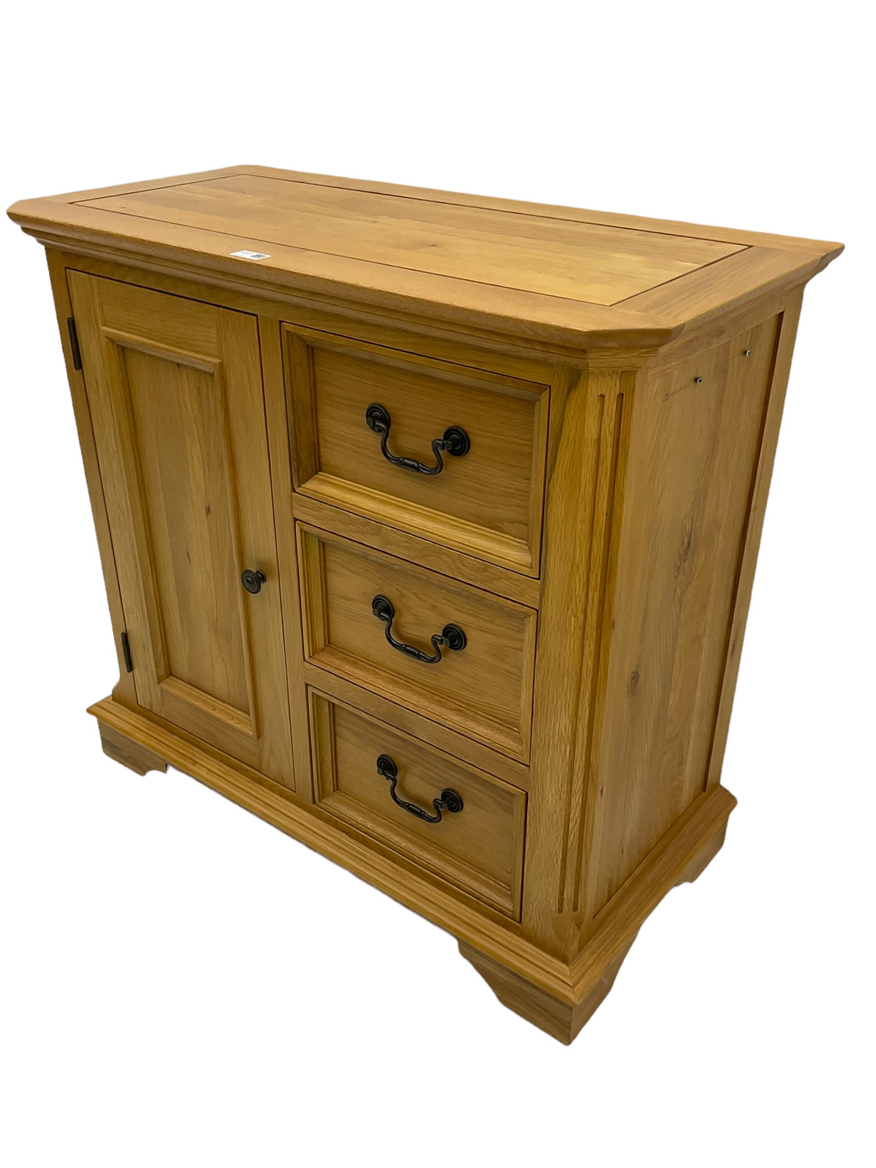 Light oak side cabinet - Image 5 of 5