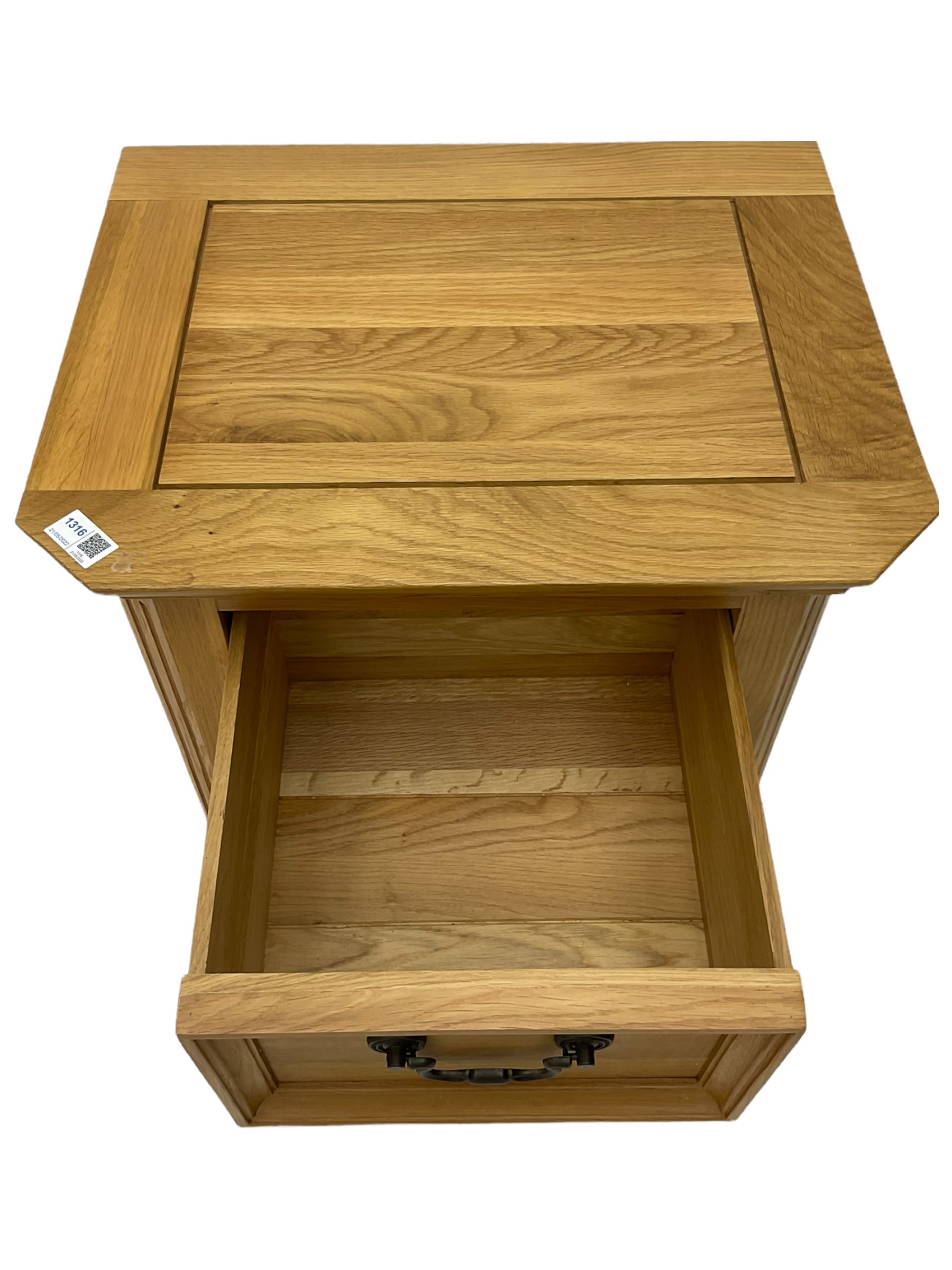 Small light oak two drawer pedestal chest - Image 2 of 3