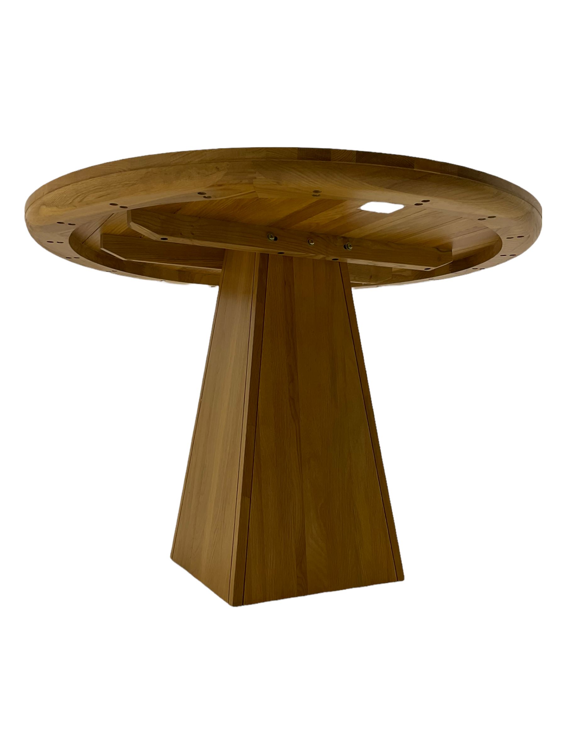 Light oak circular dining table - Image 3 of 5