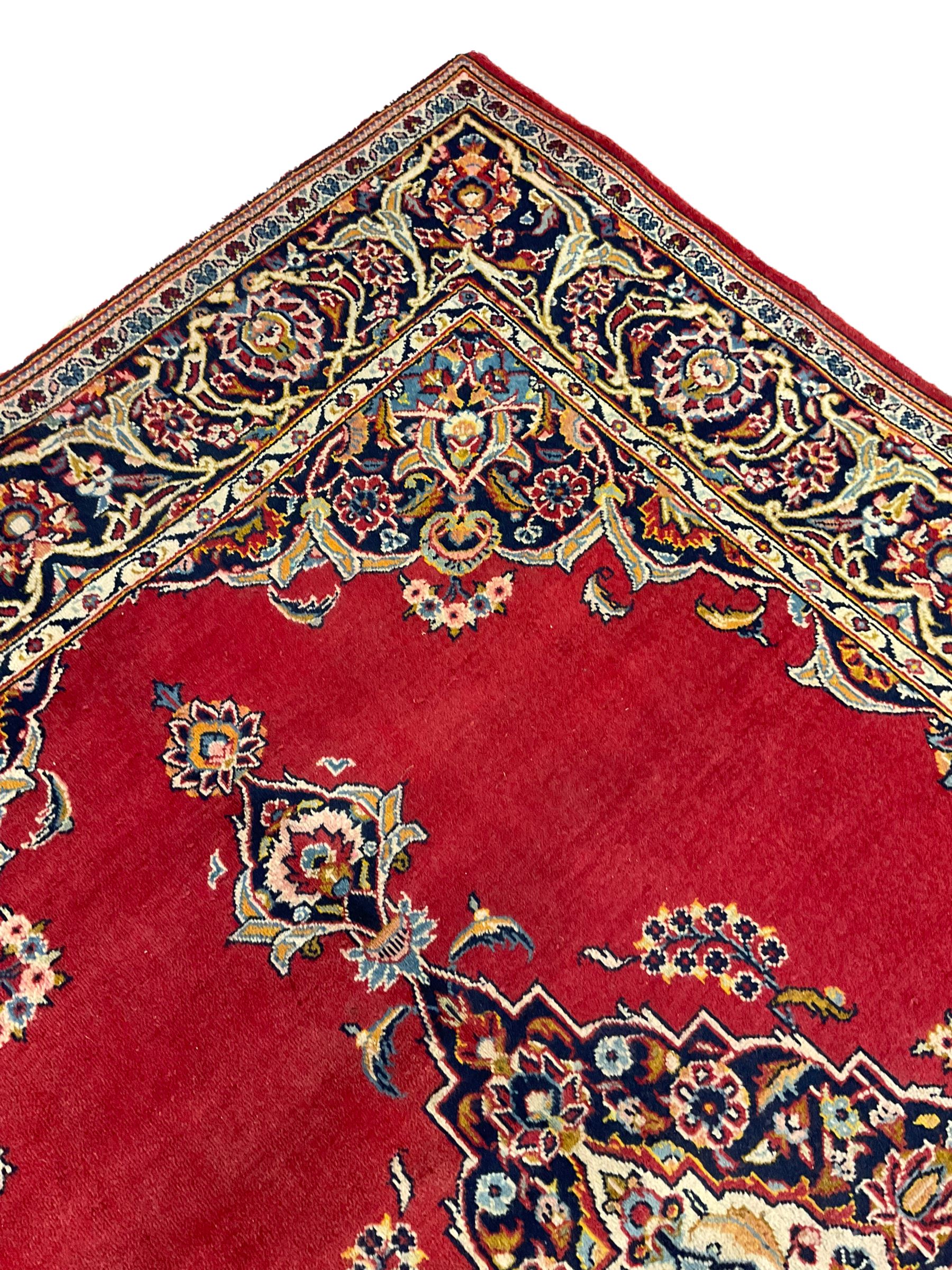 Persian Kashan red ground rug - Image 5 of 5