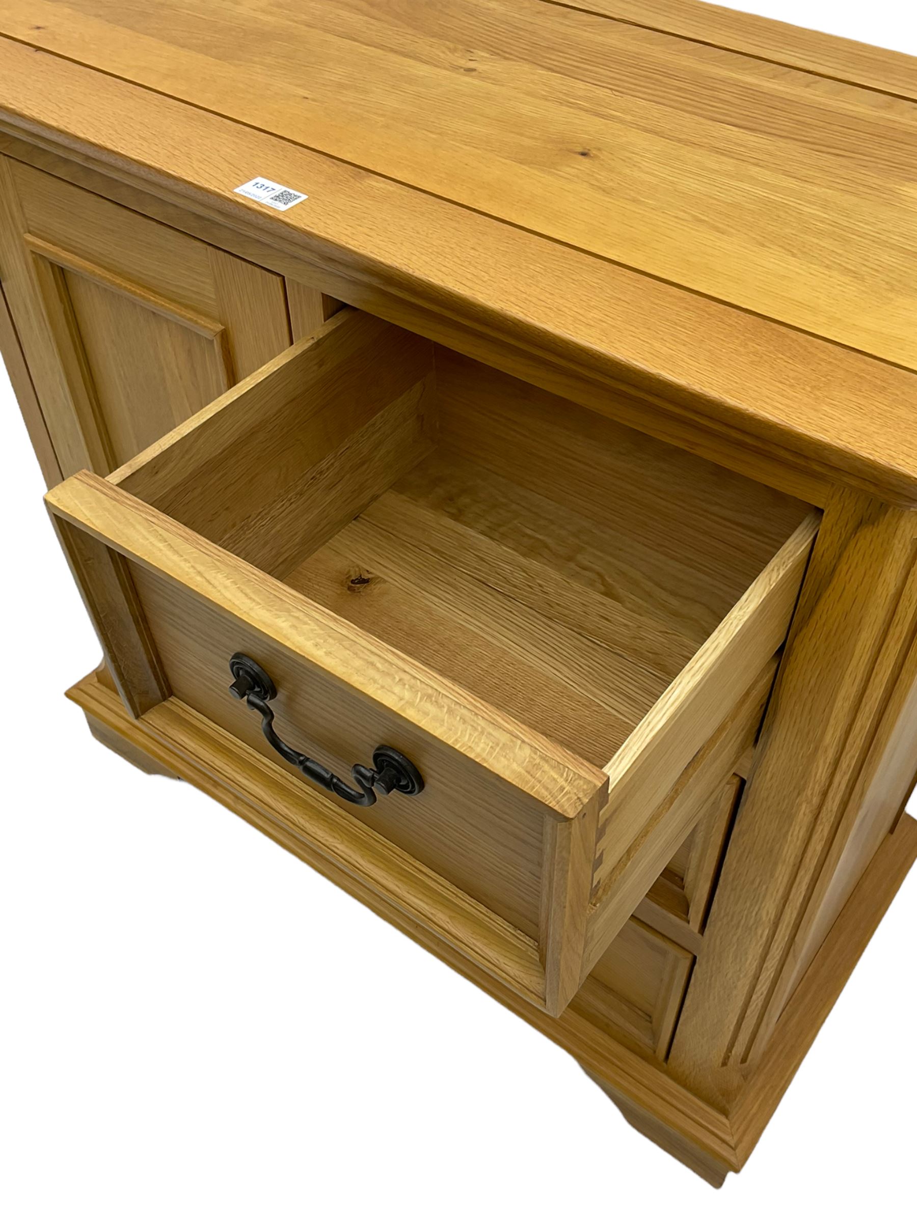 Light oak side cabinet - Image 4 of 5