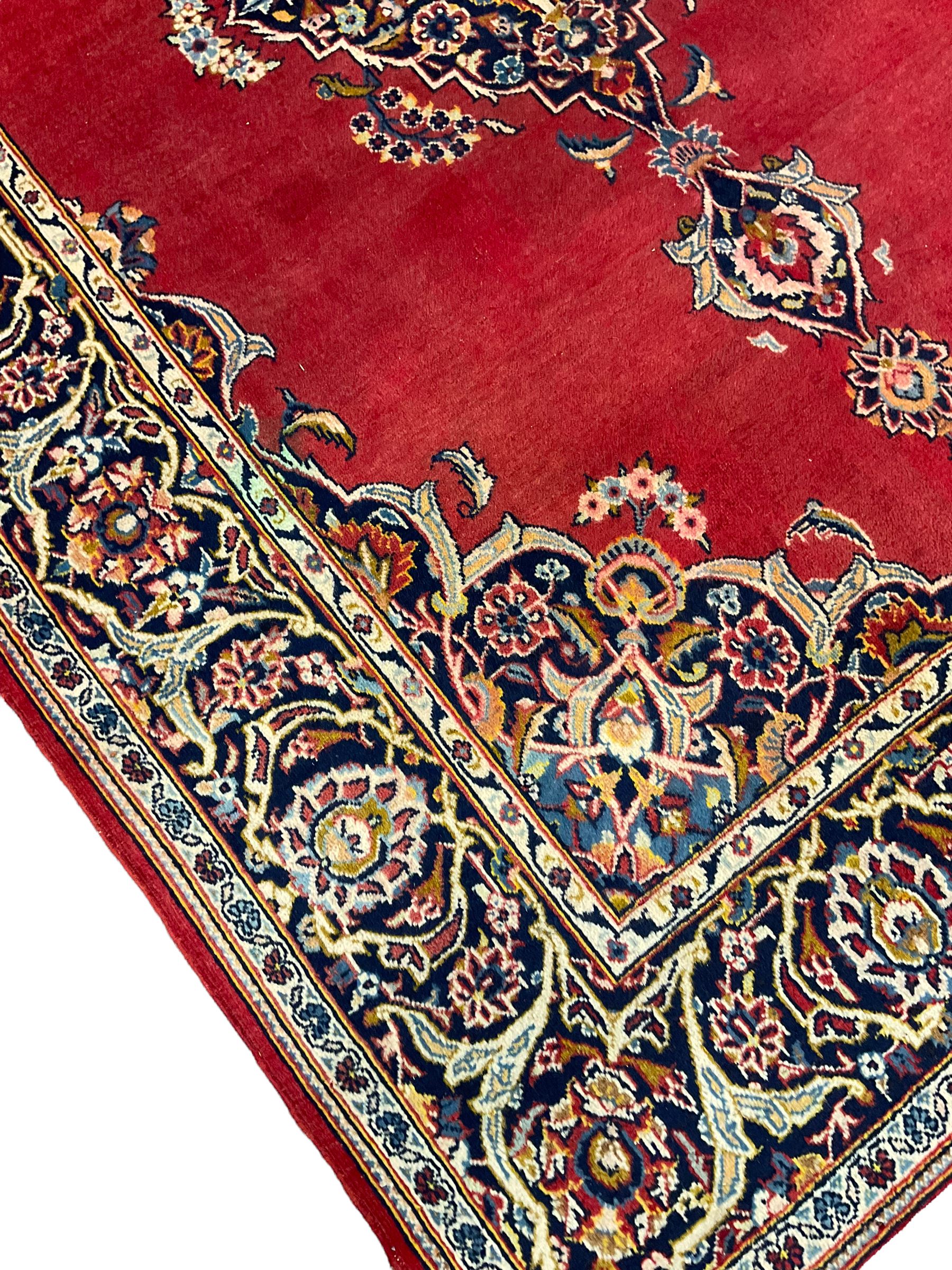 Persian Kashan red ground rug - Image 2 of 5