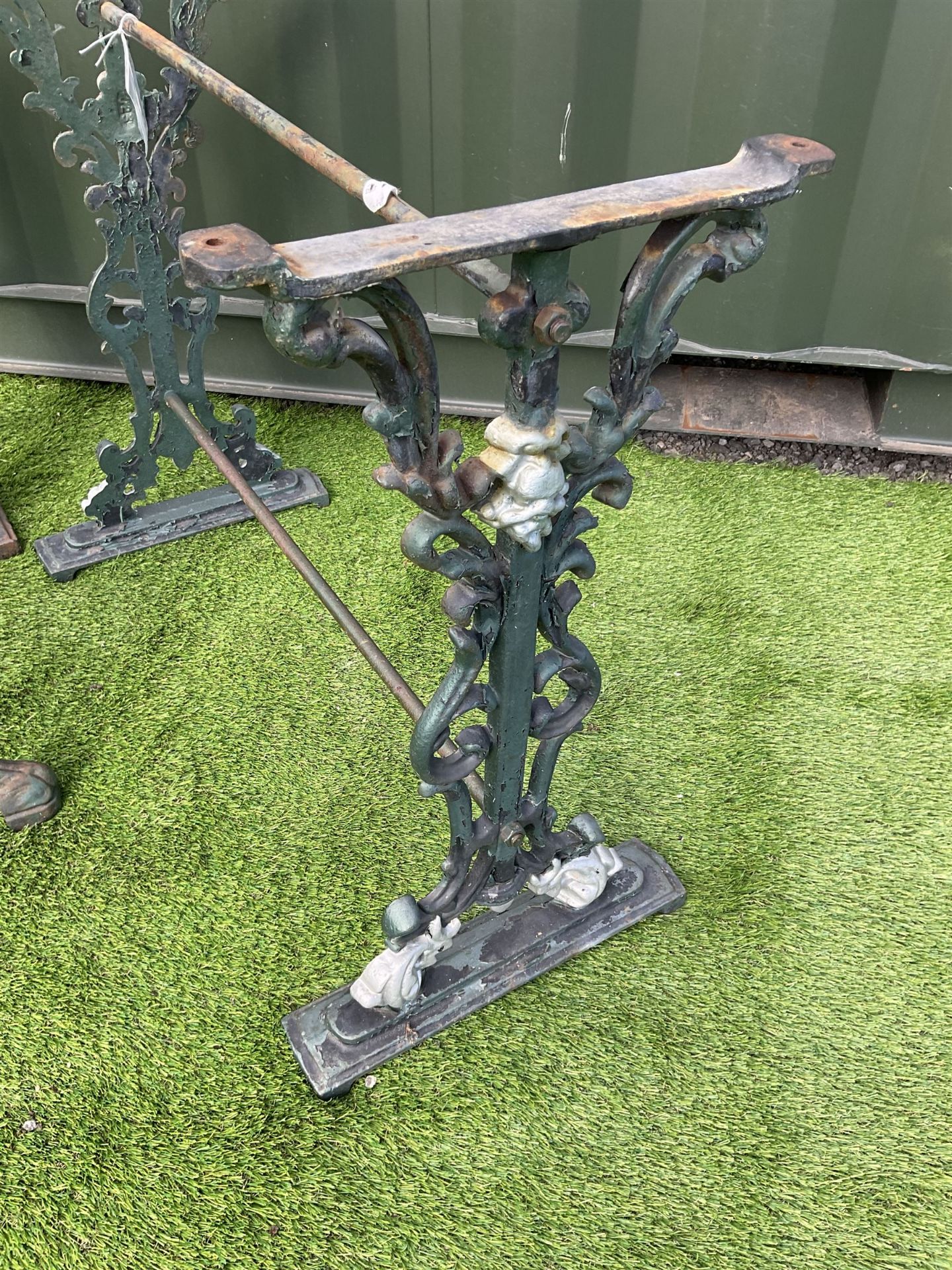 Pair of ornate cast iron table bases and one cast iron pub table base. - THIS LOT IS TO BE COLLECTED - Bild 2 aus 5