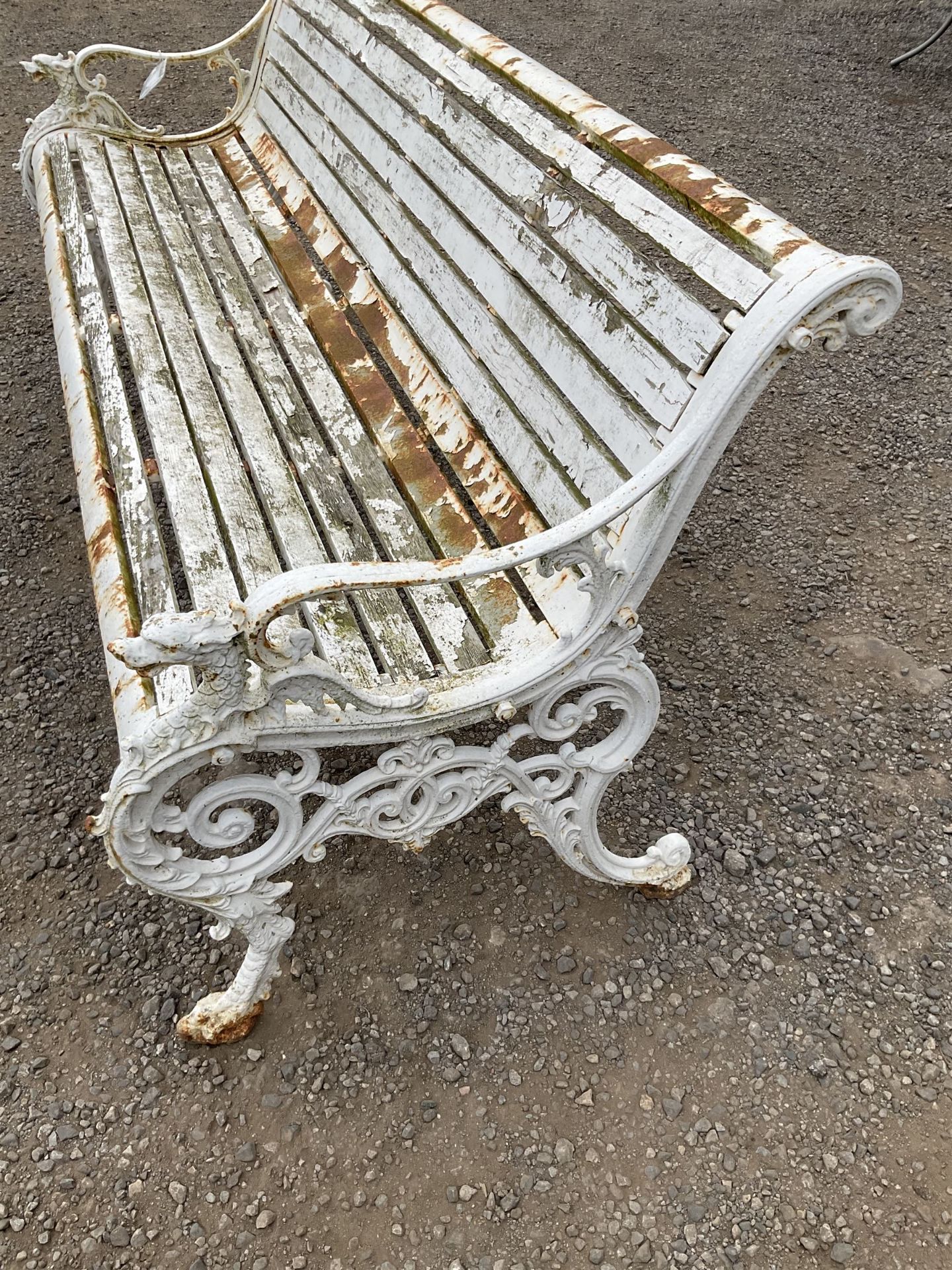 19th century heavy cast iron and timber slatted garden bench - THIS LOT IS TO BE COLLECTED BY APPOIN - Bild 2 aus 4