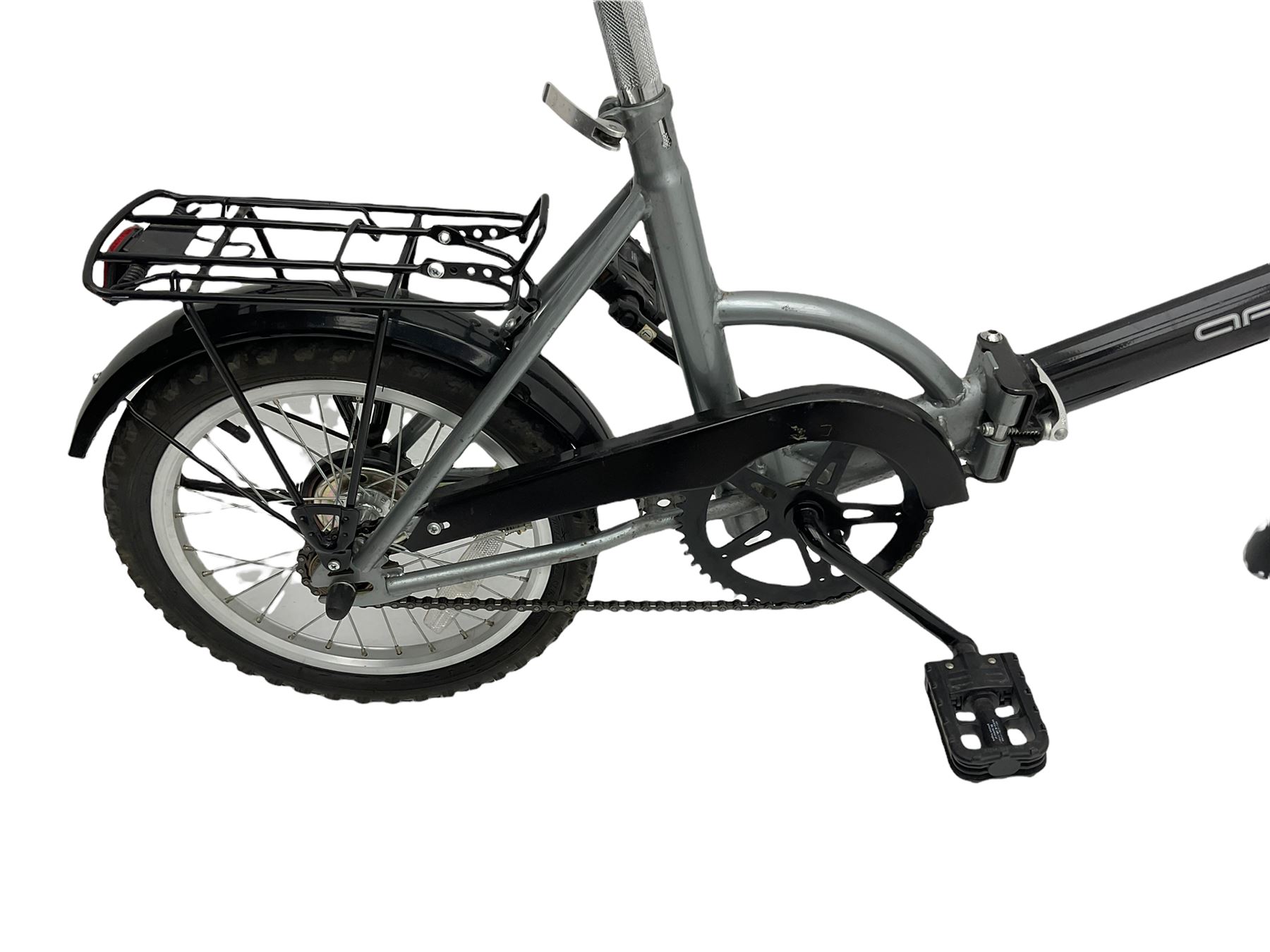 Apollo folding bicycle with hand pump and lock. - THIS LOT IS TO BE COLLECTED BY APPOINTMENT FROM DU - Image 4 of 6