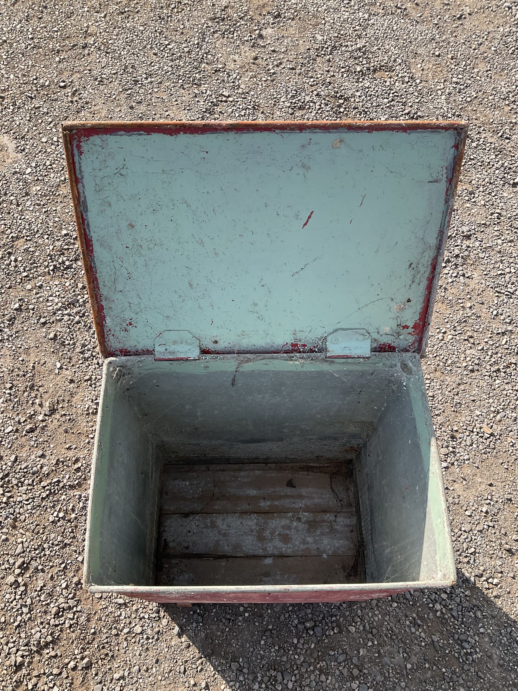 'Lay test' Bibby storage bin. - THIS LOT IS TO BE COLLECTED BY APPOINTMENT FROM DUGGLEBY STORAGE - Image 4 of 5