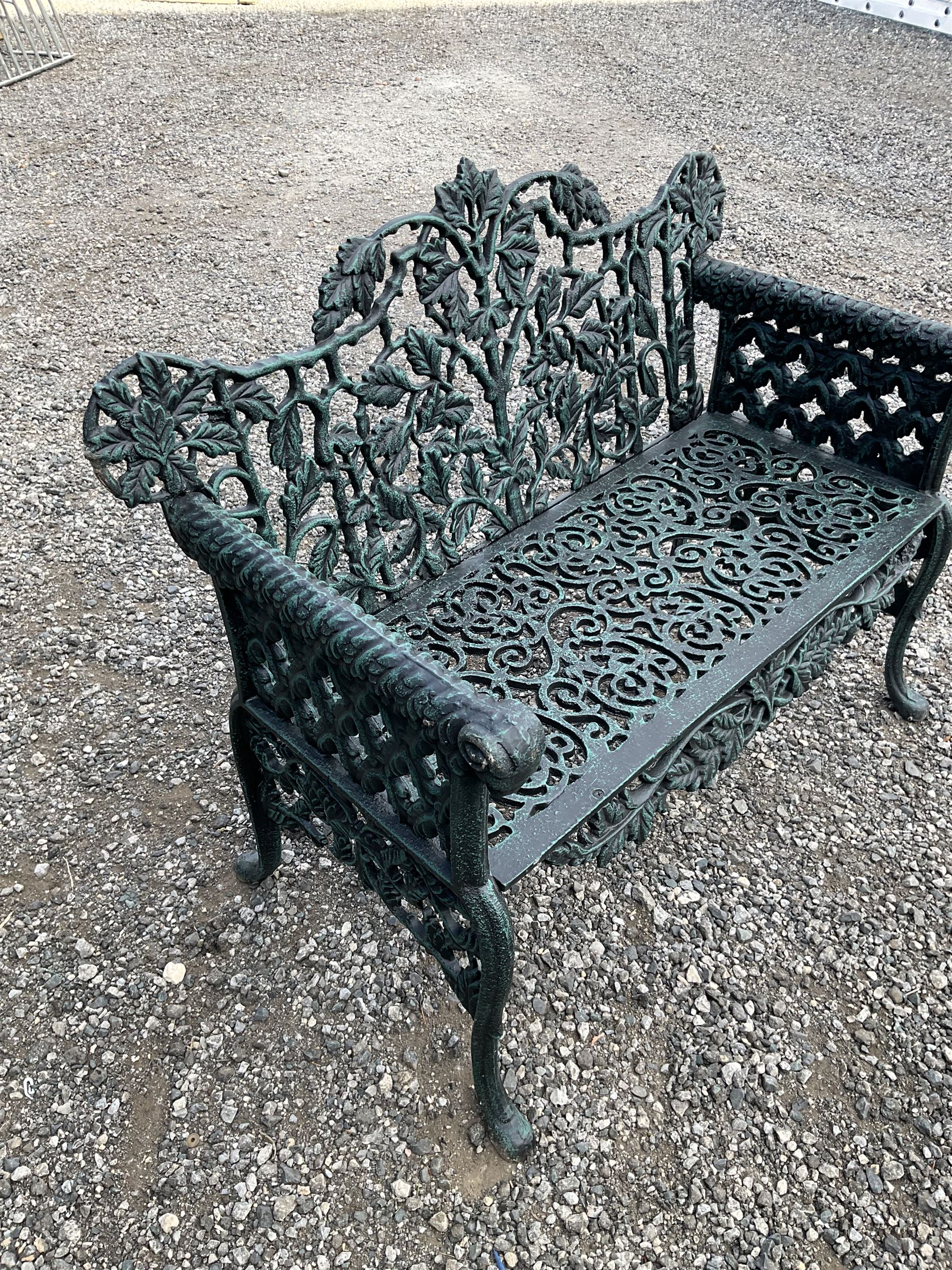 Victorian style cast iron garden bench - Image 3 of 4