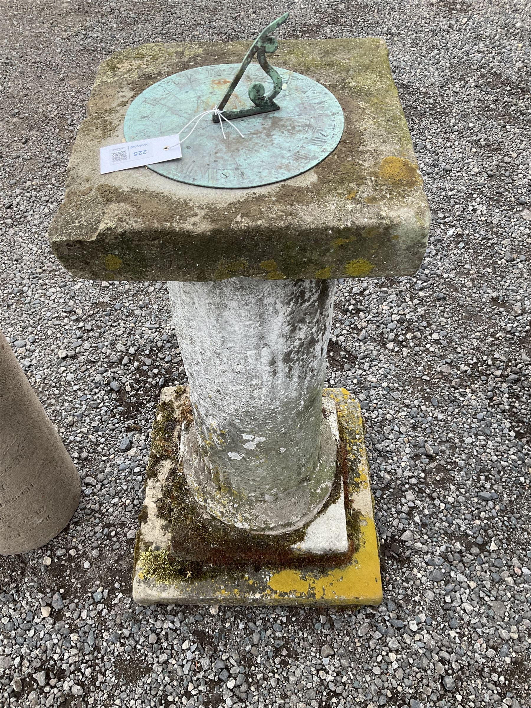 Composition garden sun dial with additional scripted column - THIS LOT IS TO BE COLLECTED BY APPOINT - Image 2 of 4