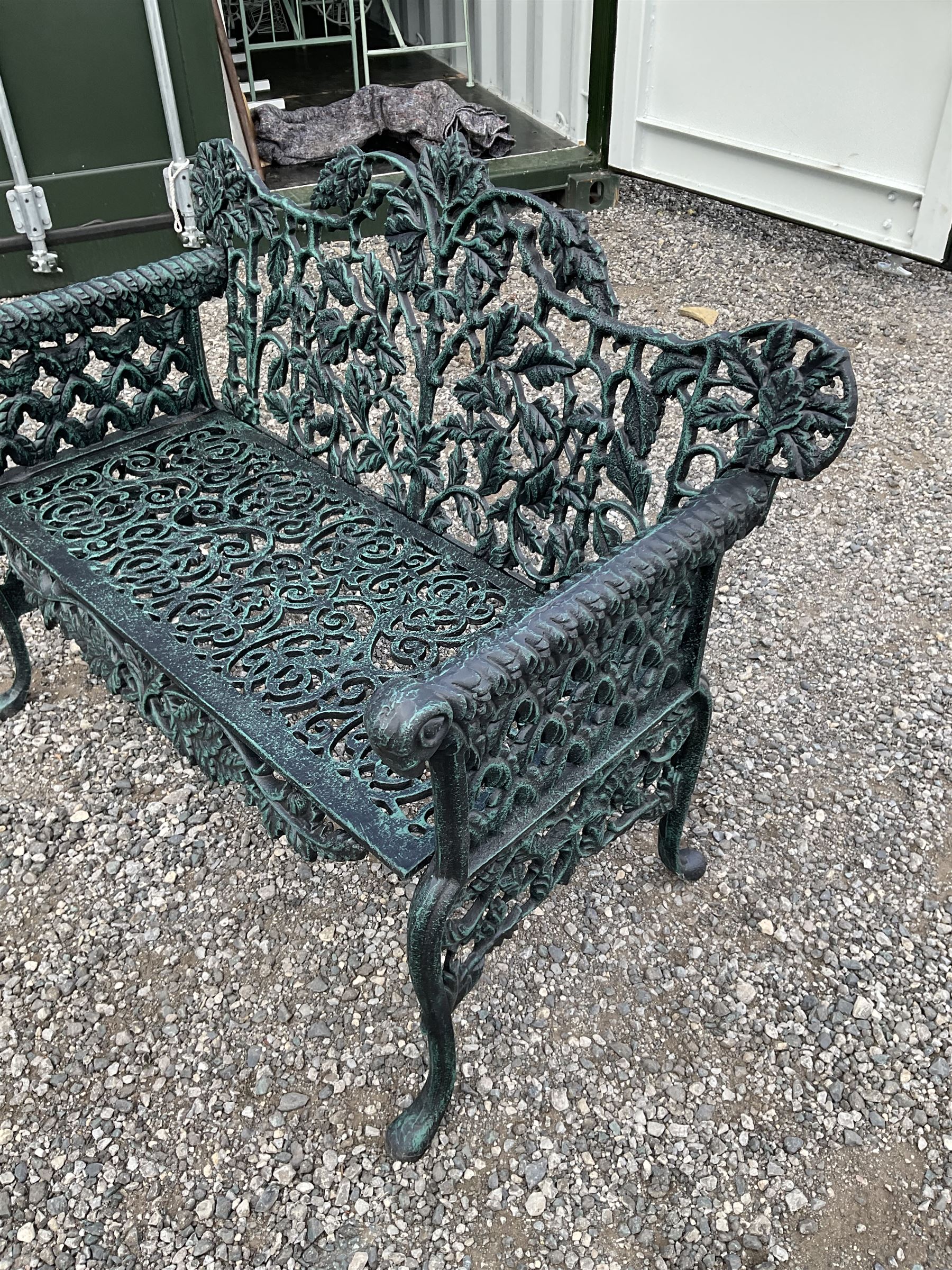 Victorian style cast iron garden bench - Image 2 of 4