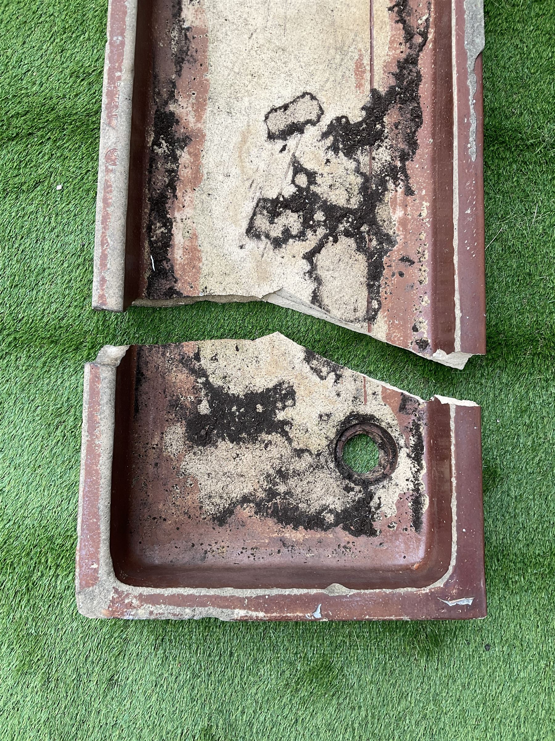 Victorian glazed shallow sink planter - THIS LOT IS TO BE COLLECTED BY APPOINTMENT FROM DUGGLEBY STO - Image 4 of 4