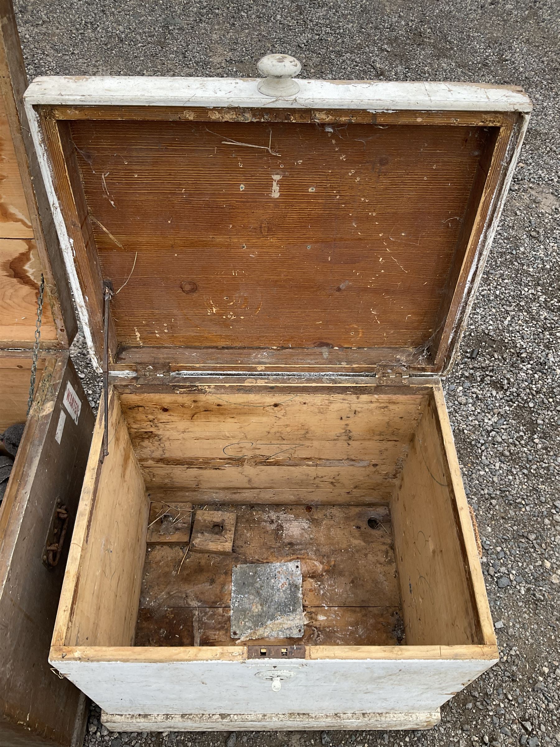 Pair of large wooden chests and painted metal fire screen - THIS LOT IS TO BE COLLECTED BY APPOINTM - Image 2 of 4