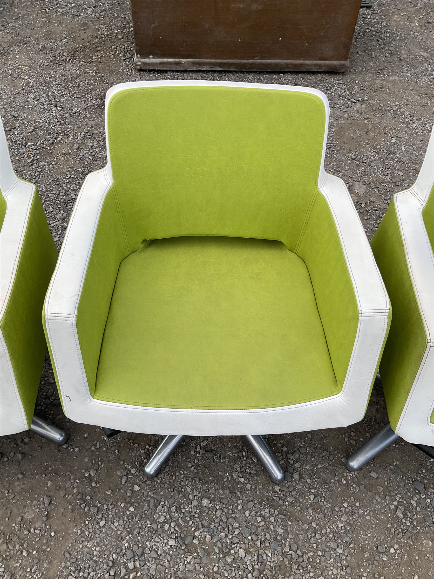 Salon Equipment - Set of four green and white faux leather hydraulic styling salon chairs - THIS LOT - Image 3 of 5
