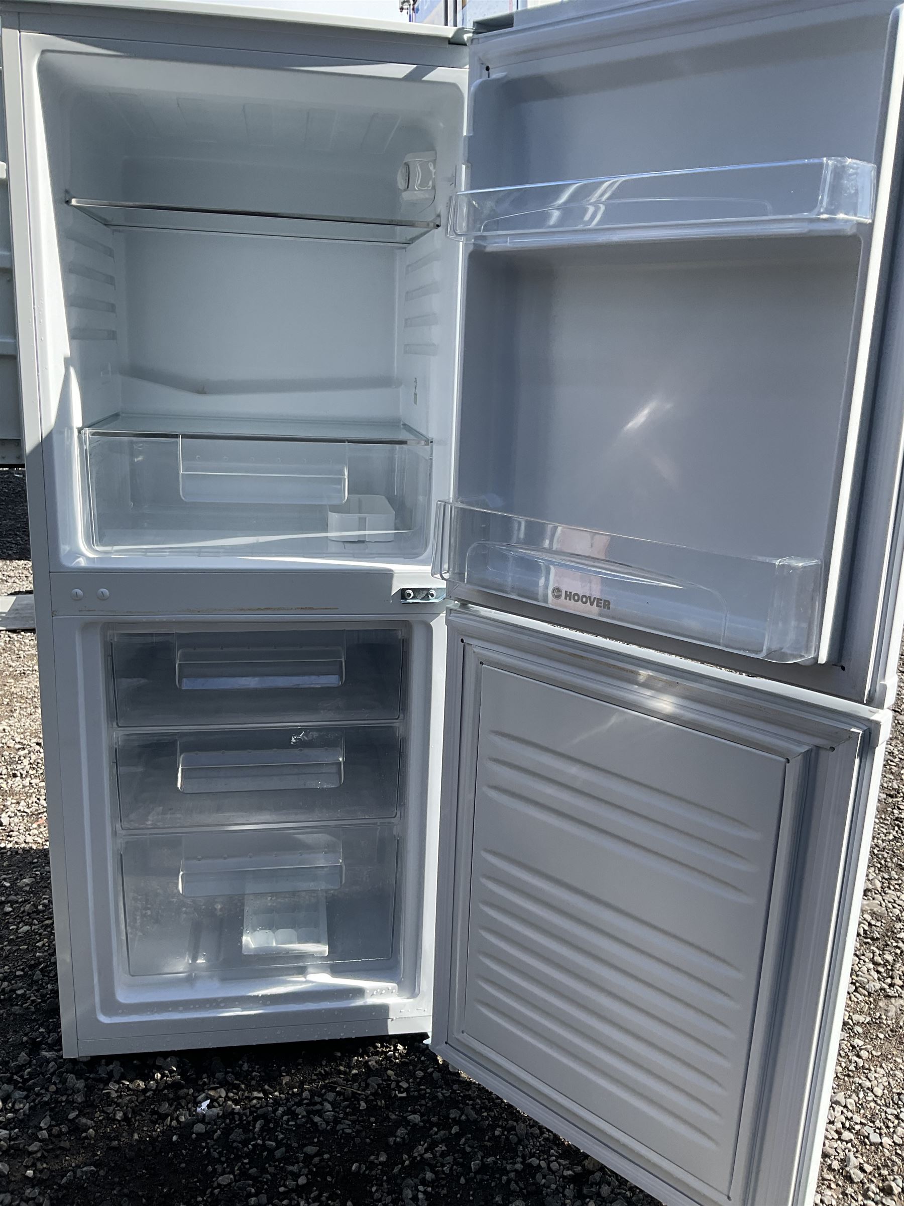 Hoover fridge freezer - THIS LOT IS TO BE COLLECTED BY APPOINTMENT FROM DUGGLEBY STORAGE - Image 2 of 4