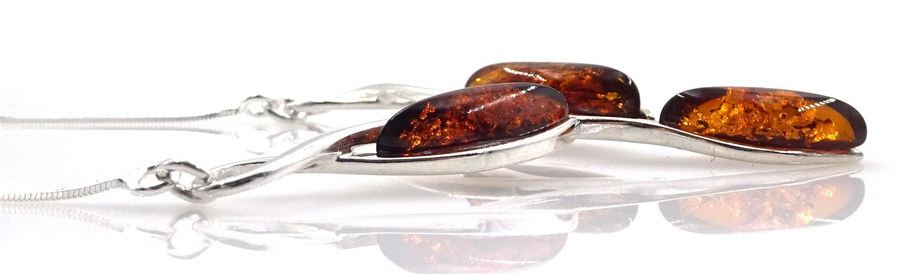 Silver three stone marquise amber necklace - Image 2 of 2