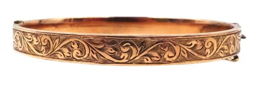 Edwardian 9ct rose gold hinged bangle with bright cut decoration