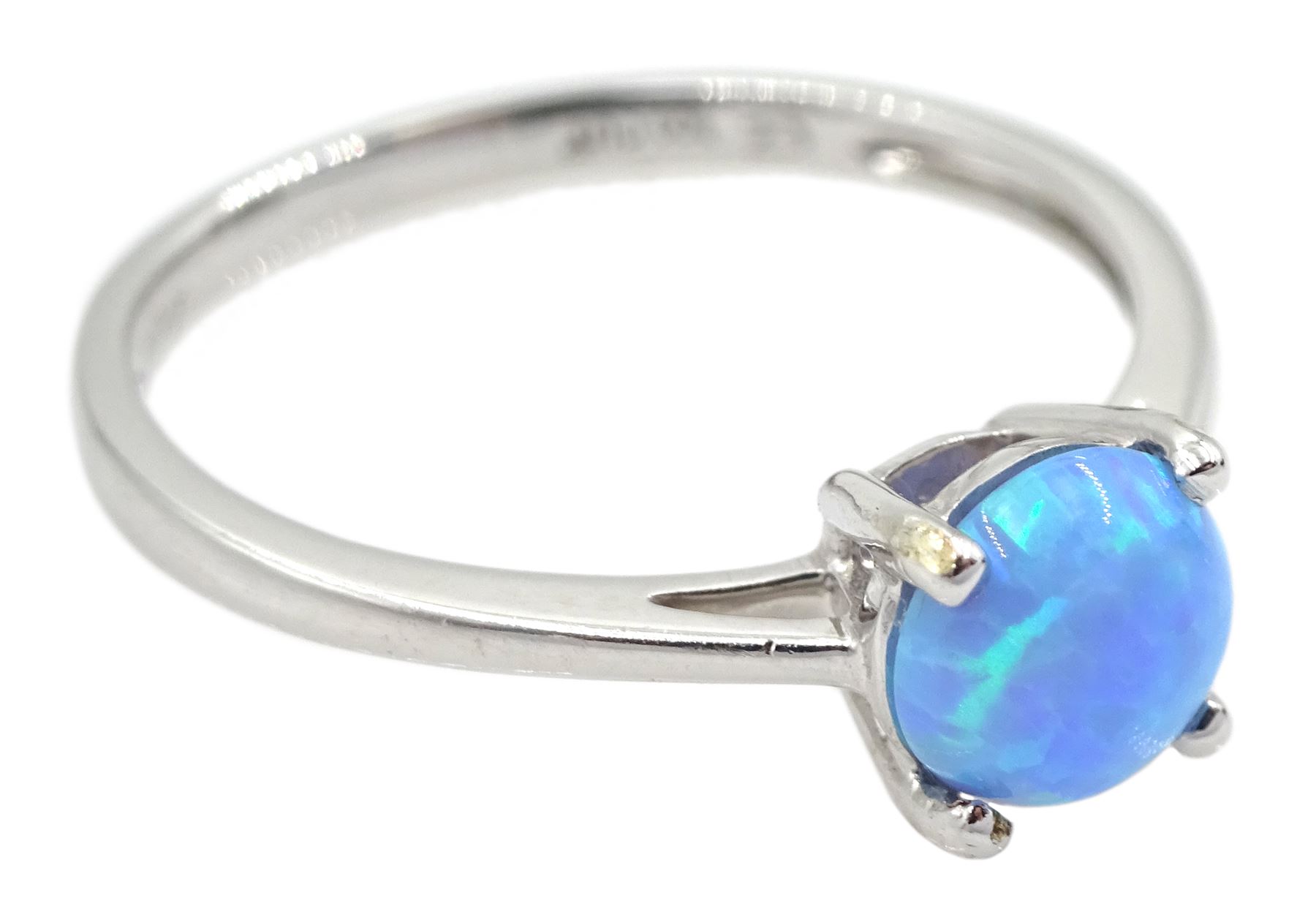 9ct white gold single stone opal ring - Image 3 of 4