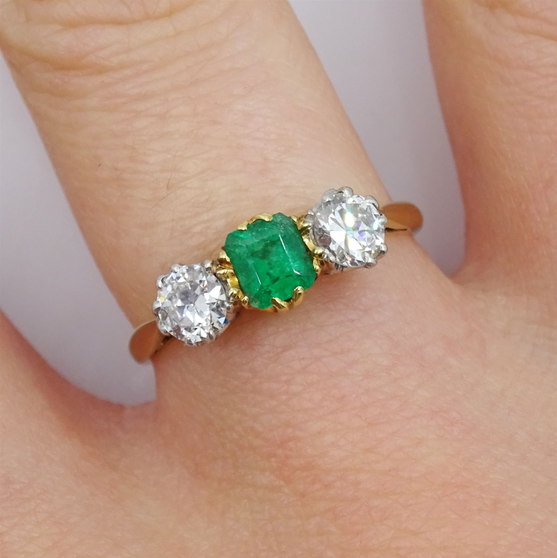 Early 20th century gold three stone old cut diamond and emerald ring - Image 2 of 7