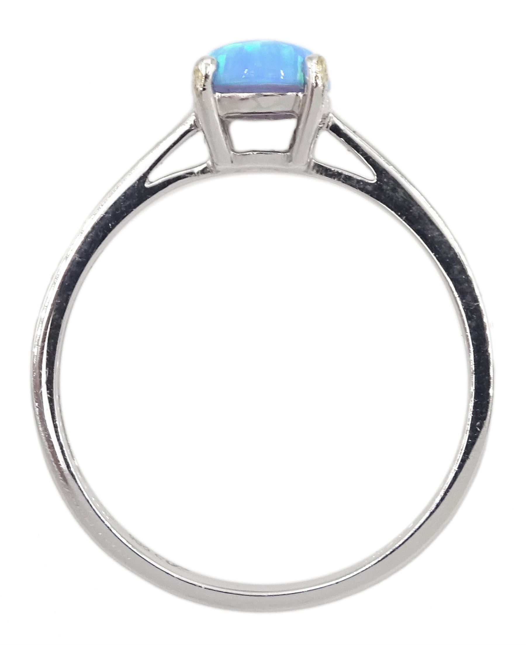 9ct white gold single stone opal ring - Image 4 of 4