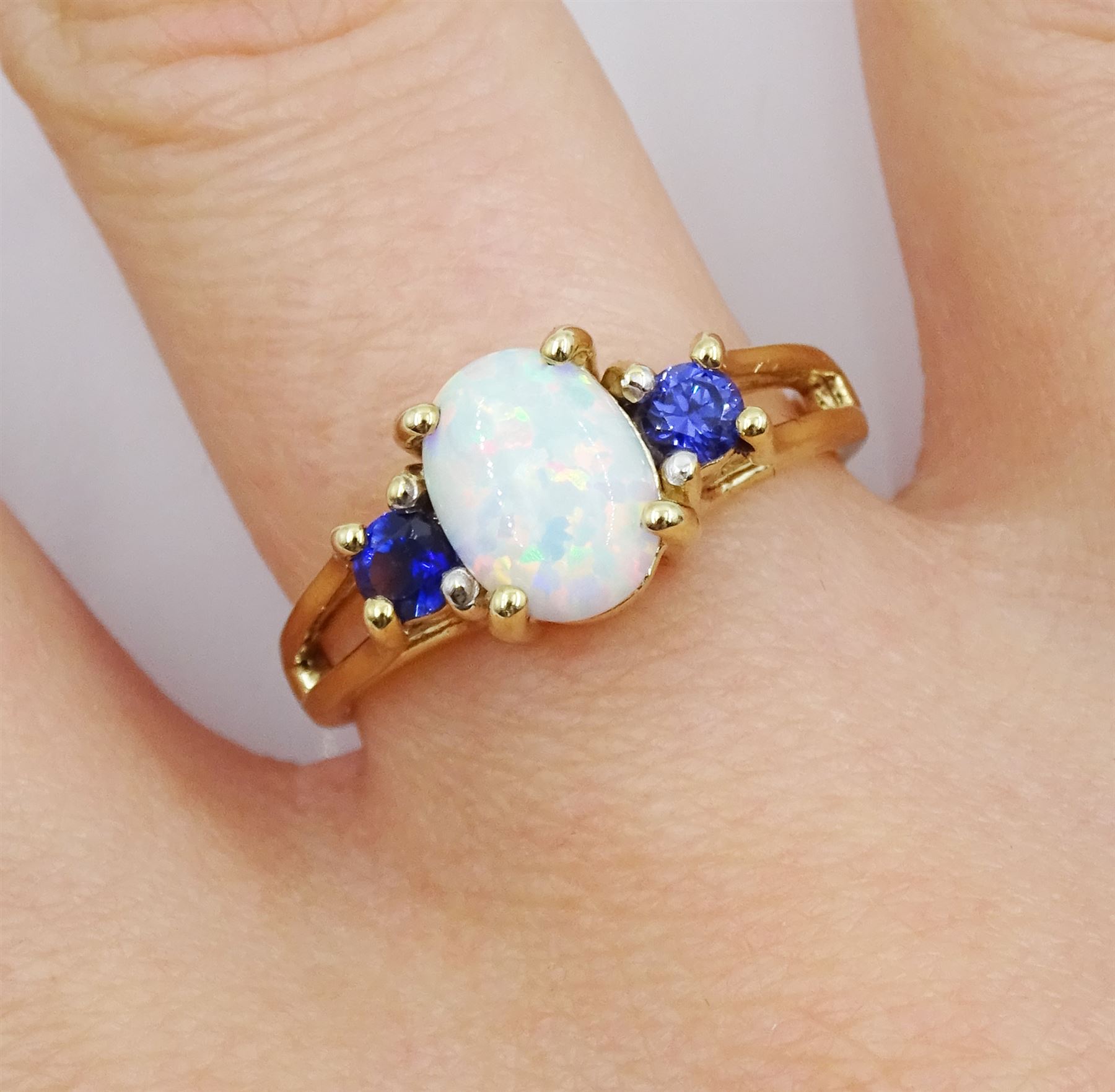 9ct gold oval opal and sapphire ring - Image 2 of 4