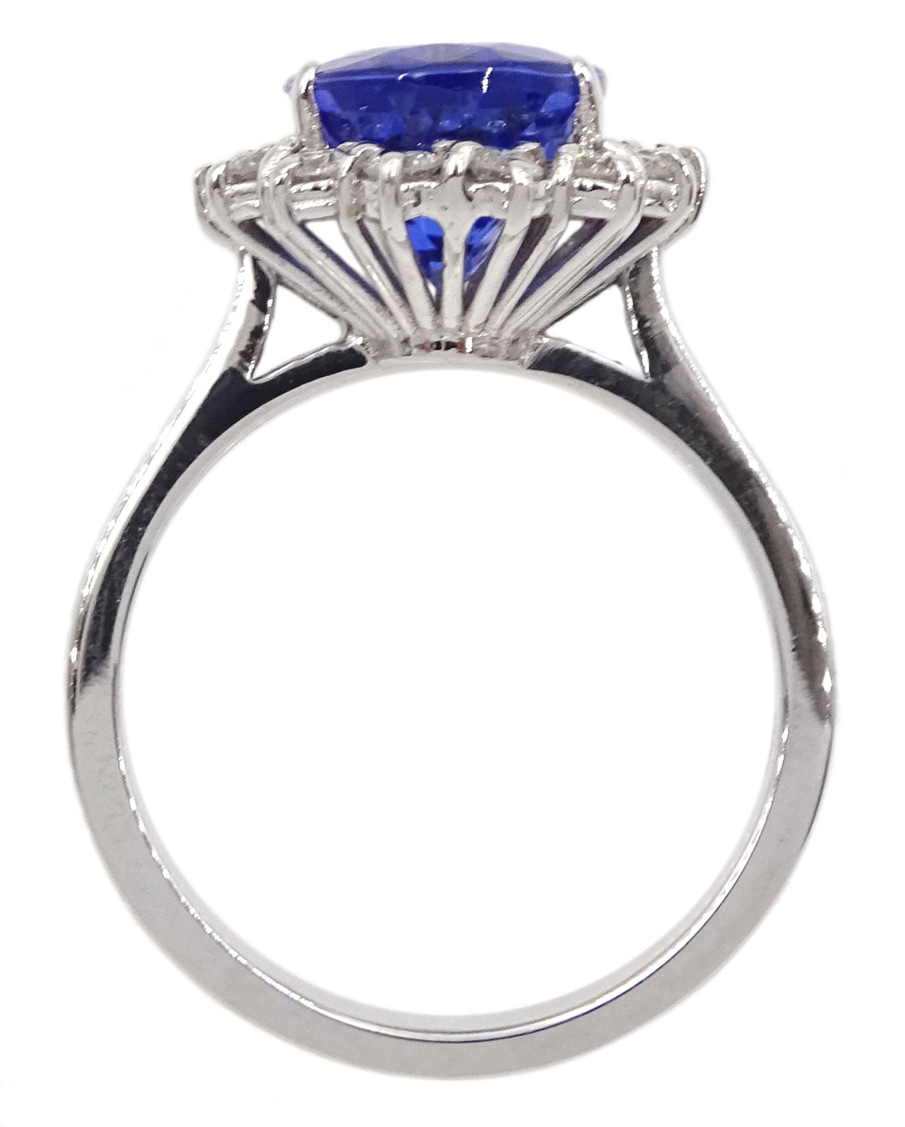 18ct white gold oval tanzanite and round brilliant cut diamond cluster ring - Image 4 of 4