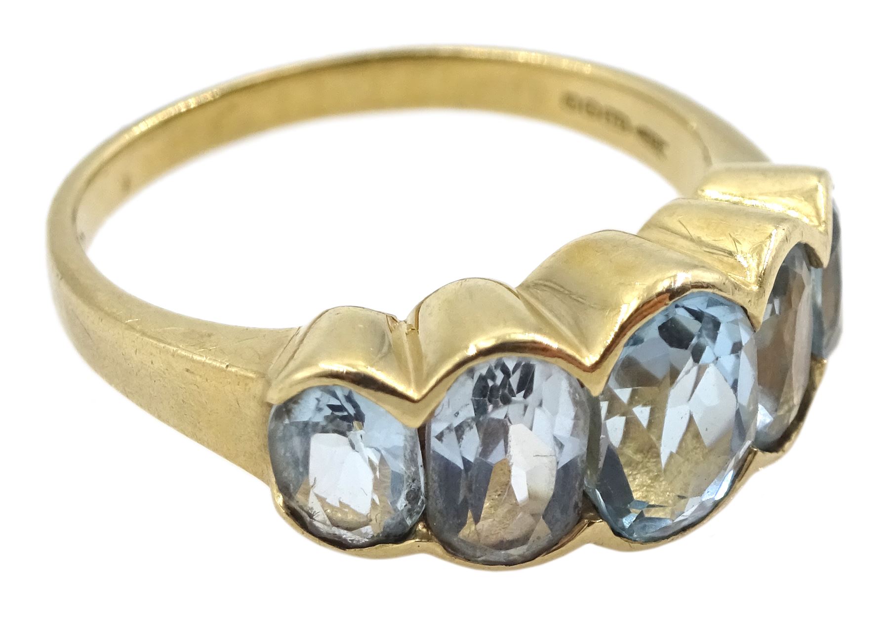9ct gold graduating five stone oval blue topaz ring - Image 3 of 4