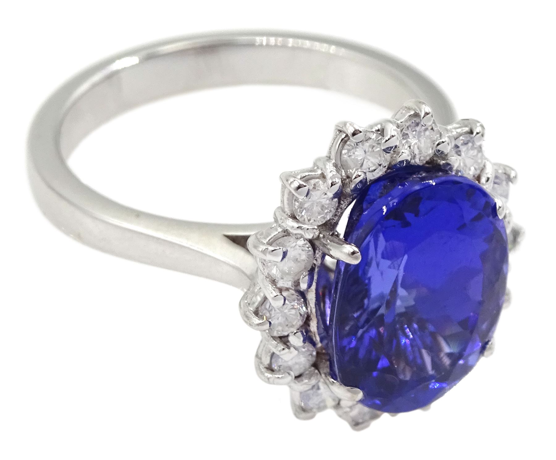 18ct white gold oval tanzanite and round brilliant cut diamond cluster ring - Image 3 of 4