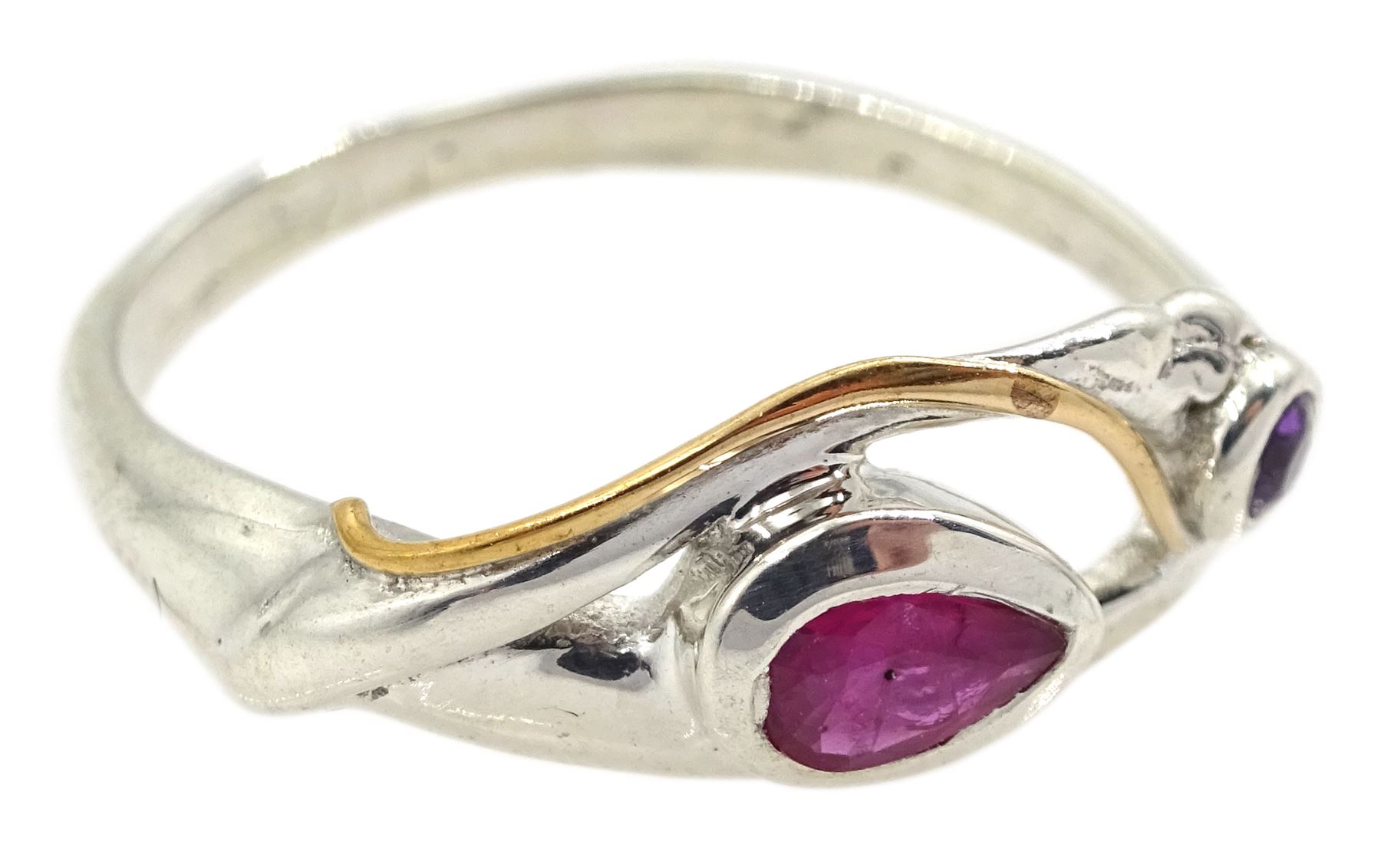 Silver and 14ct gold wire ruby and amethyst ring - Image 3 of 4