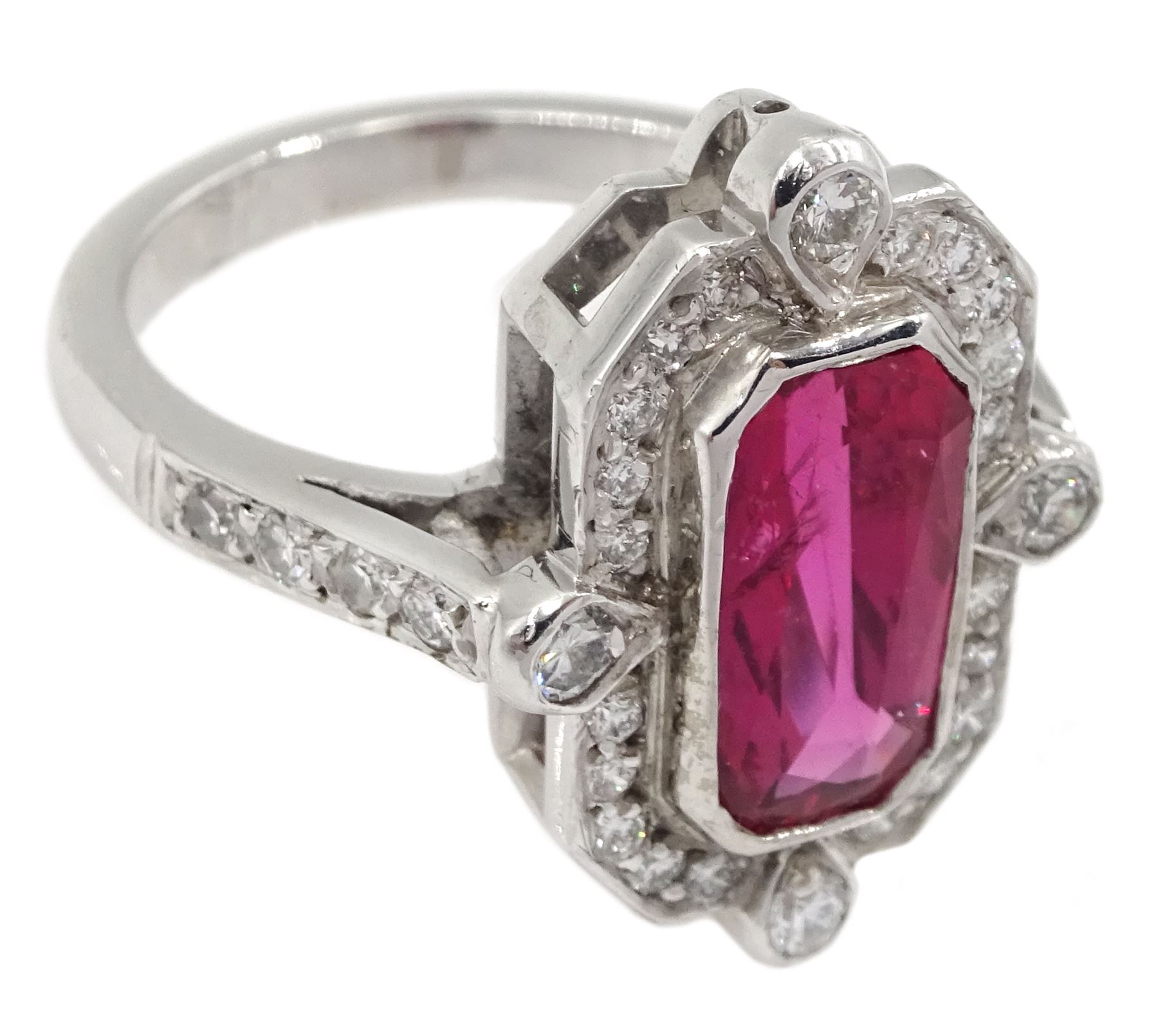 18ct white gold vari-cut rectangular ruby and round brilliant cut diamond cluster ring - Image 3 of 4