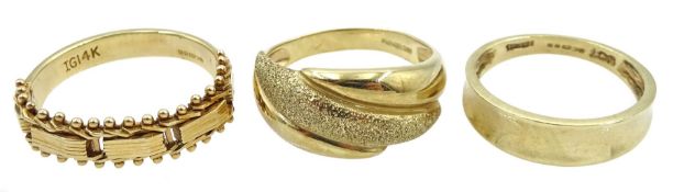 9ct gold textured crossover ring