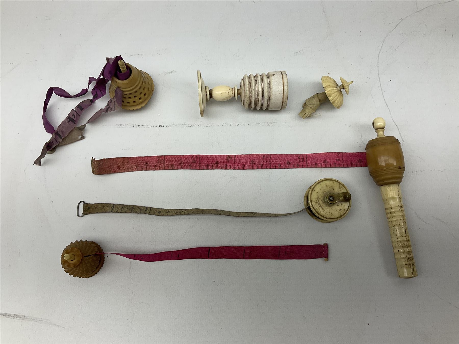 19th century bone and vegetable ivory sewing items including needles cases - Image 3 of 5