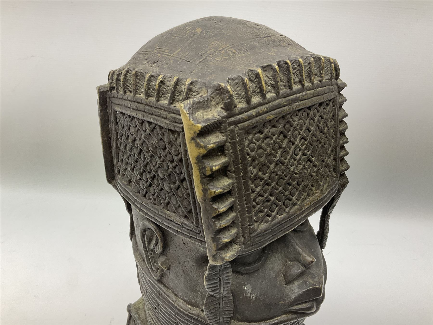 20th century Benin bronze head of an Oba - Image 3 of 6