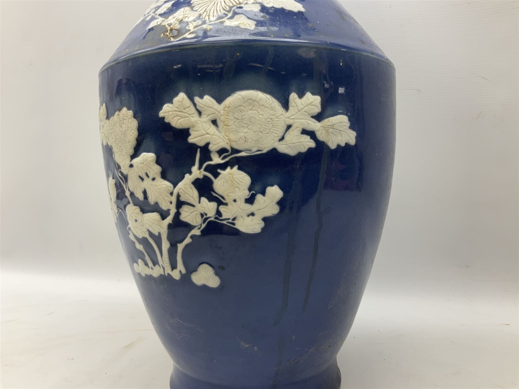 Chinese blue and white floor vase - Image 4 of 7