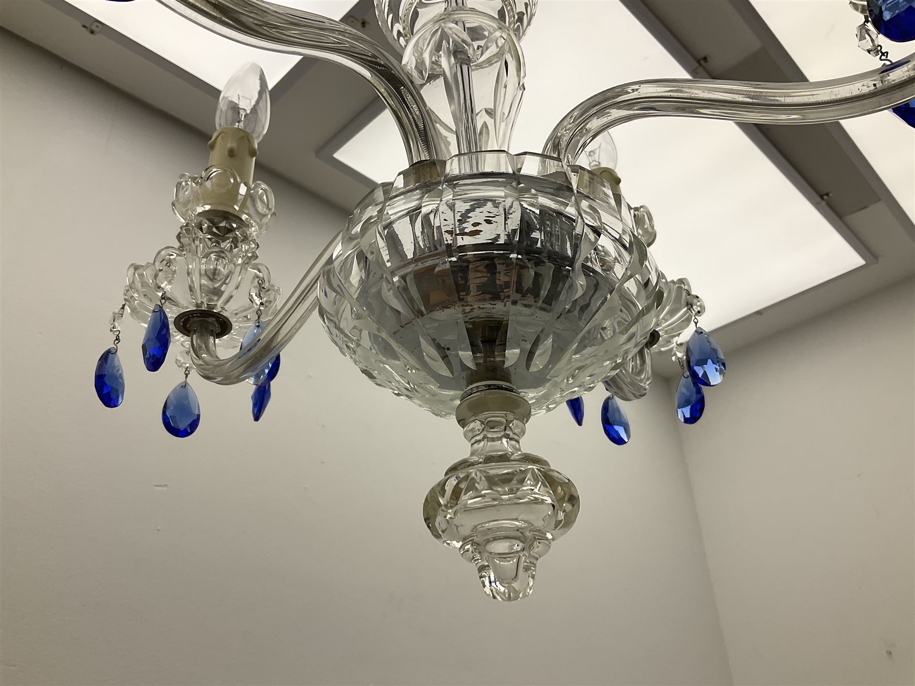 Glass four light chandelier - Image 4 of 7