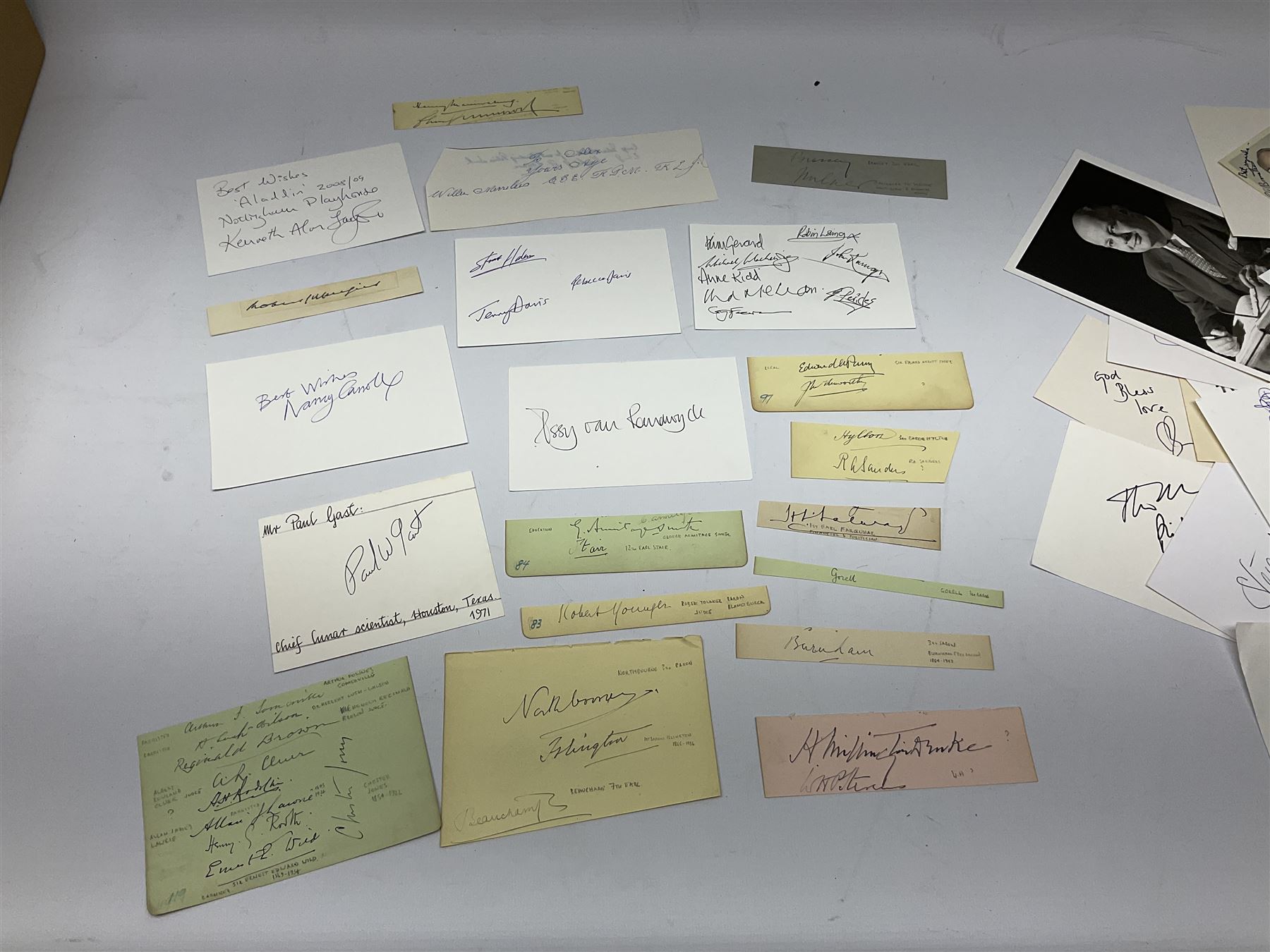 Collection of approximately 500 autographs - Image 9 of 10