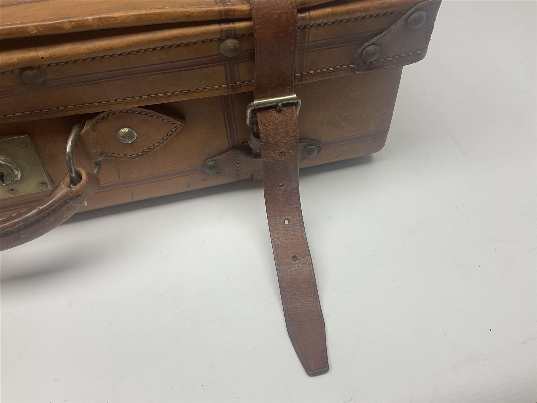 Late 19th/early 20th century stitched and studded leather portmanteau type suitcase with expanding l - Image 4 of 17
