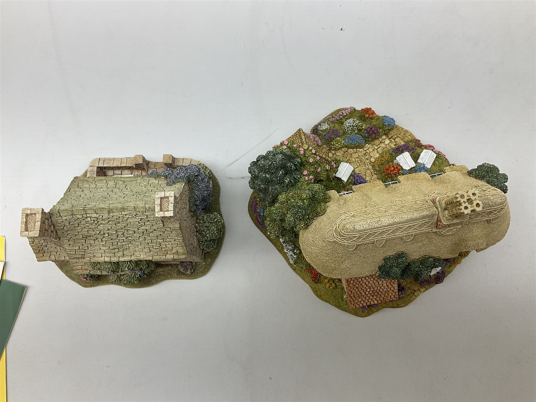 Thirteen limited edition Lilliput Lane cottages - Image 6 of 8