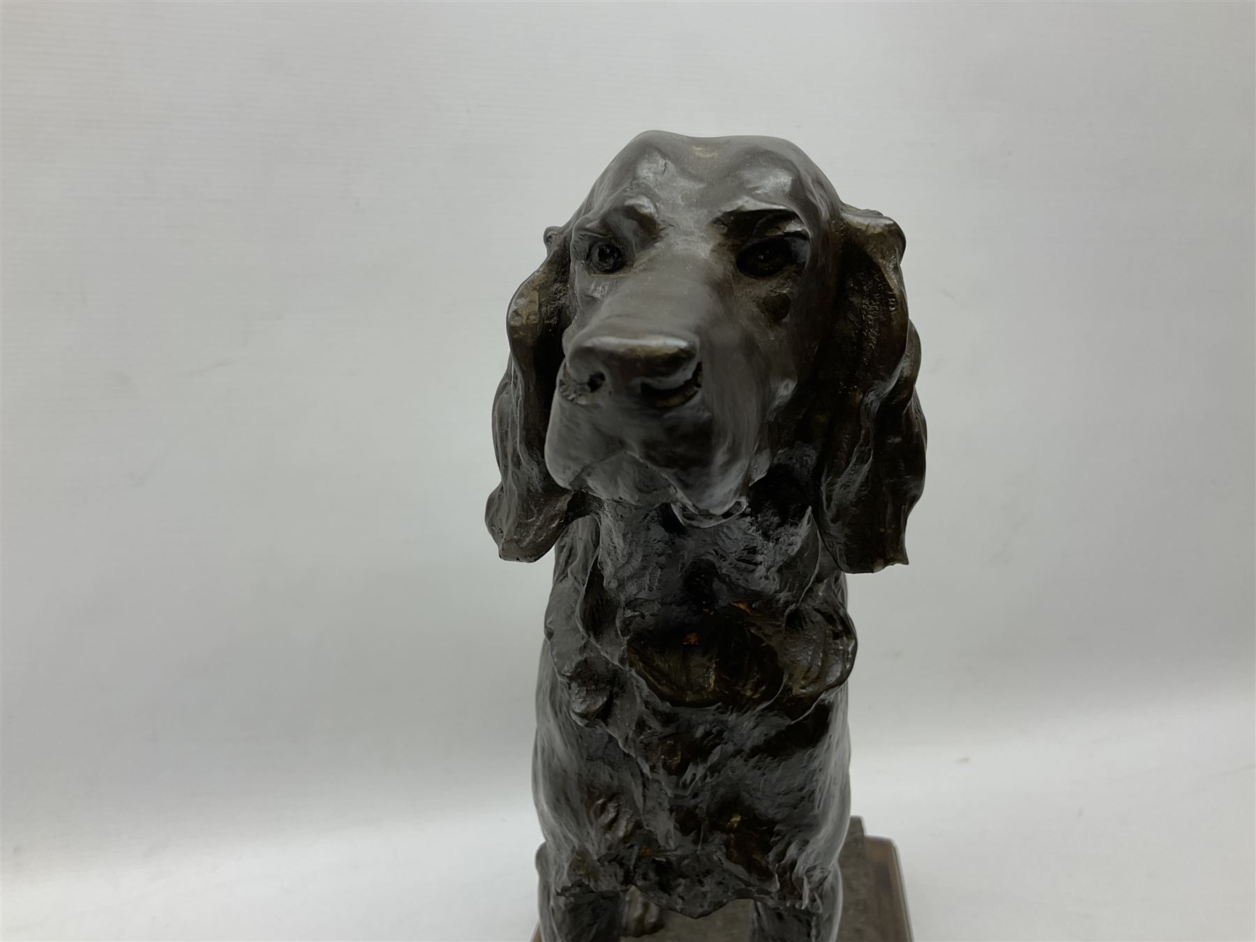 Bronzed figure of a hunting dog raised upon a stepped oak base - Image 6 of 8