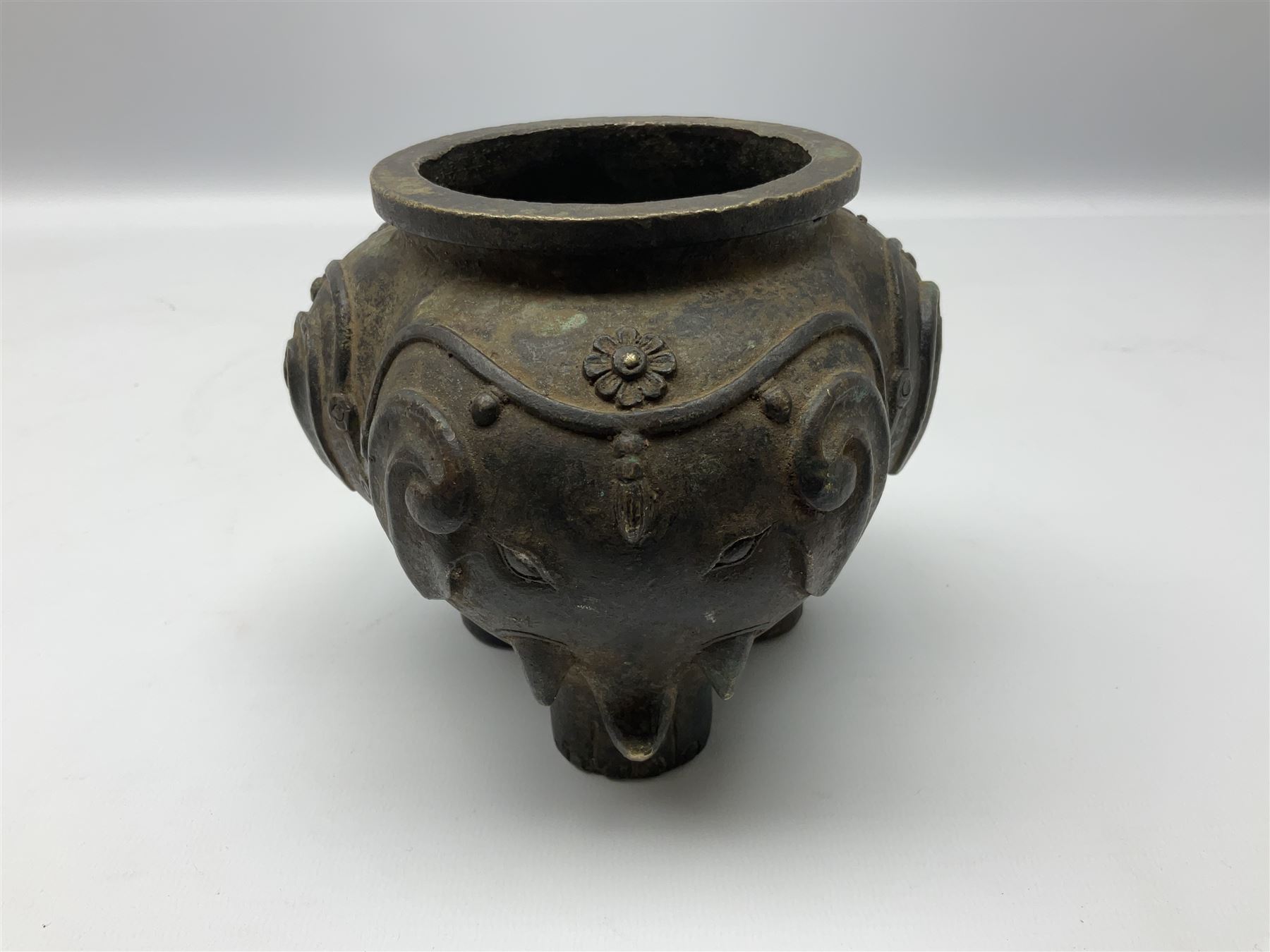 Chinese Qing dynasty bronze elephant censer - Image 2 of 13