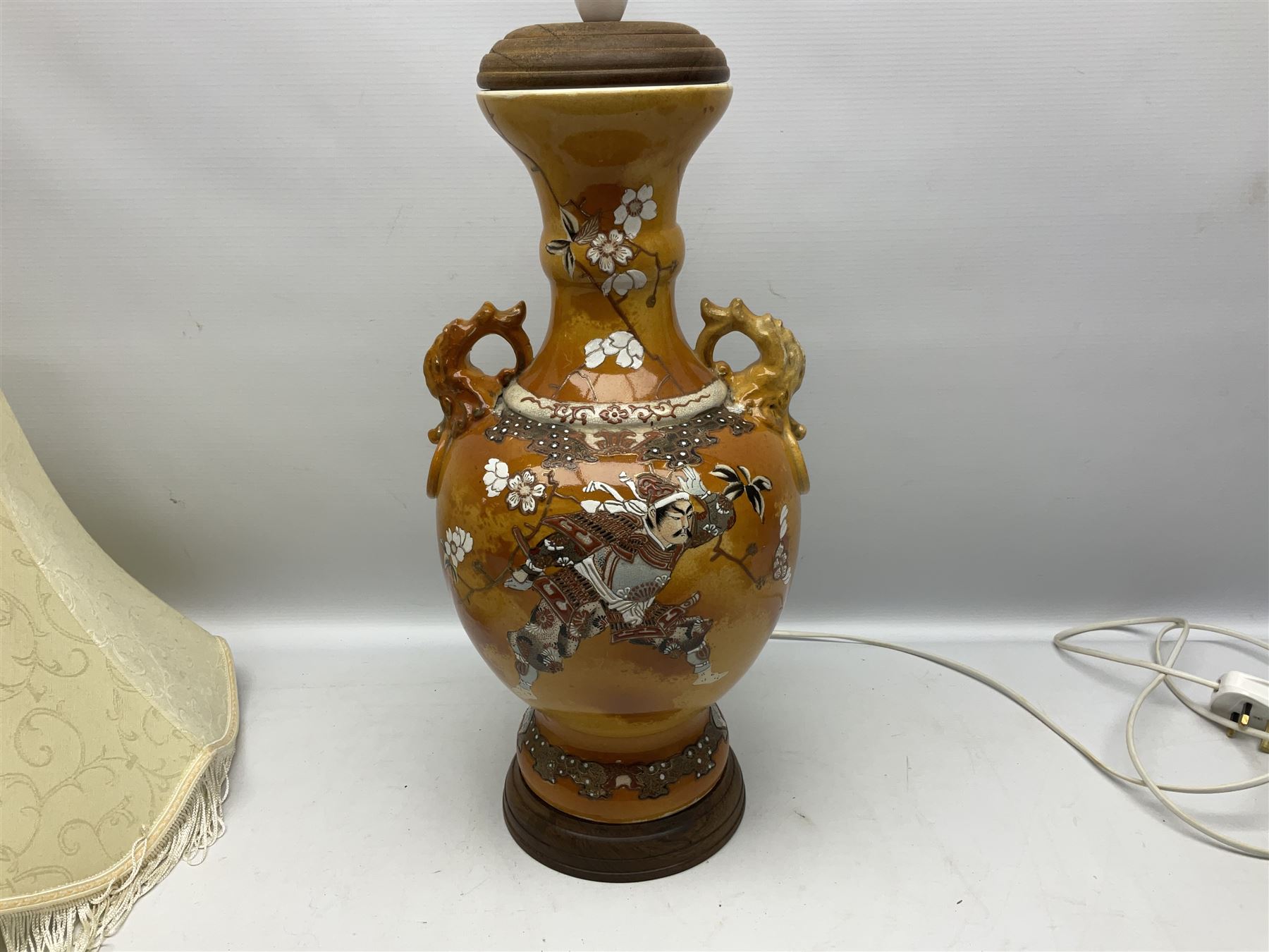 20th century Japanese vase converted to a lamp - Image 5 of 6