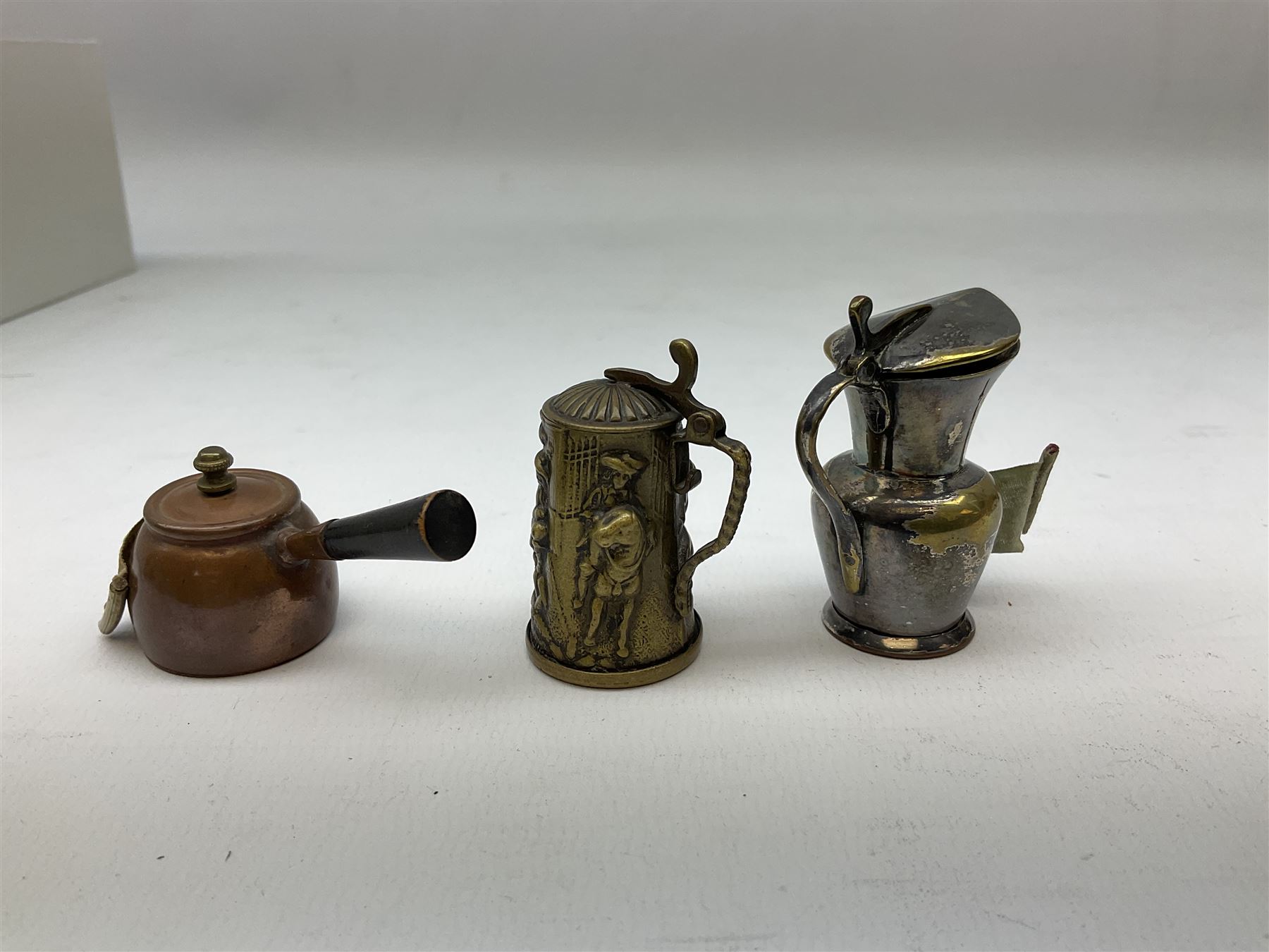 Brass and copper novelty tape measure in the form of a coffee grinder - Image 2 of 7